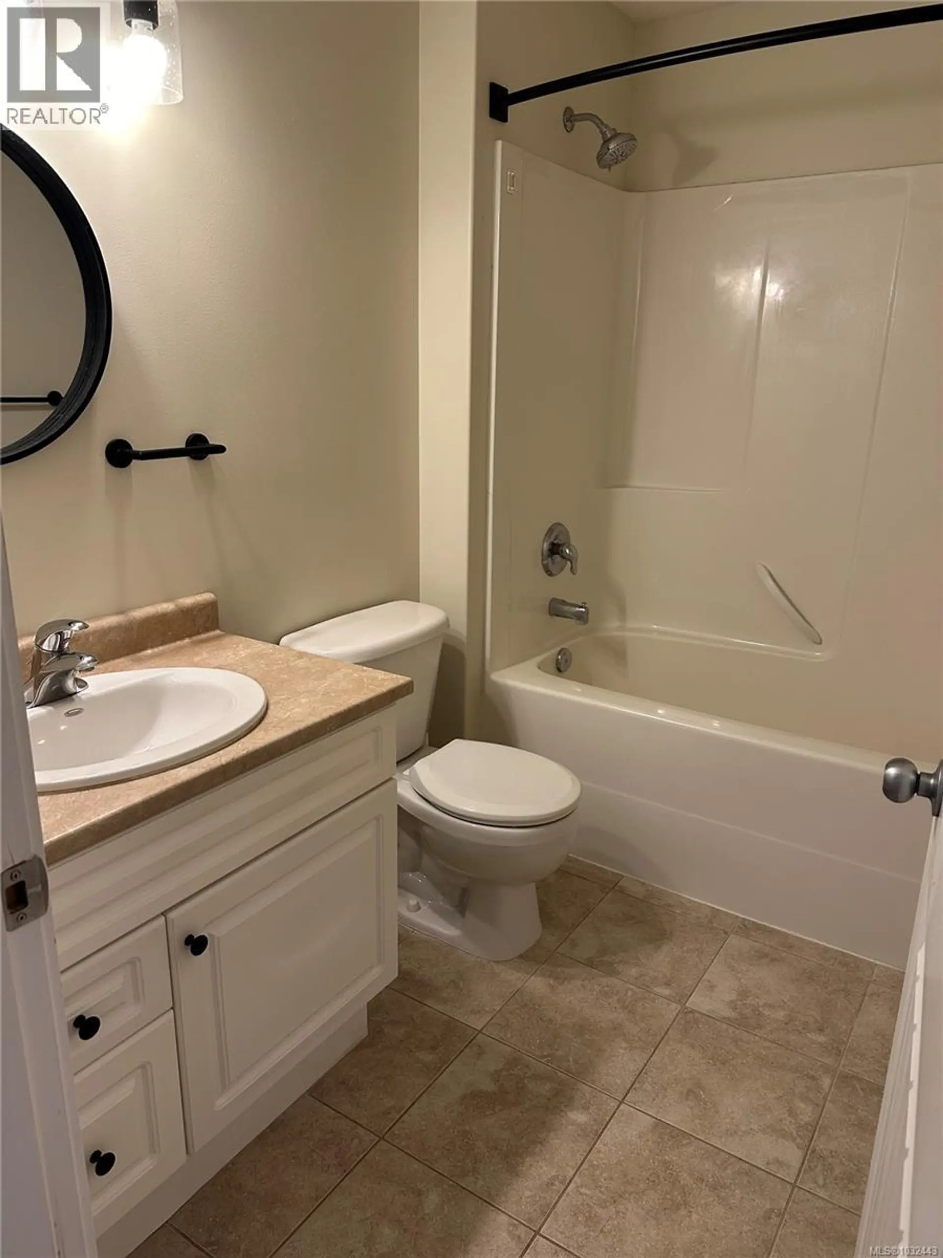 Property at #302 840 Shamrock Pl, Comox, BC