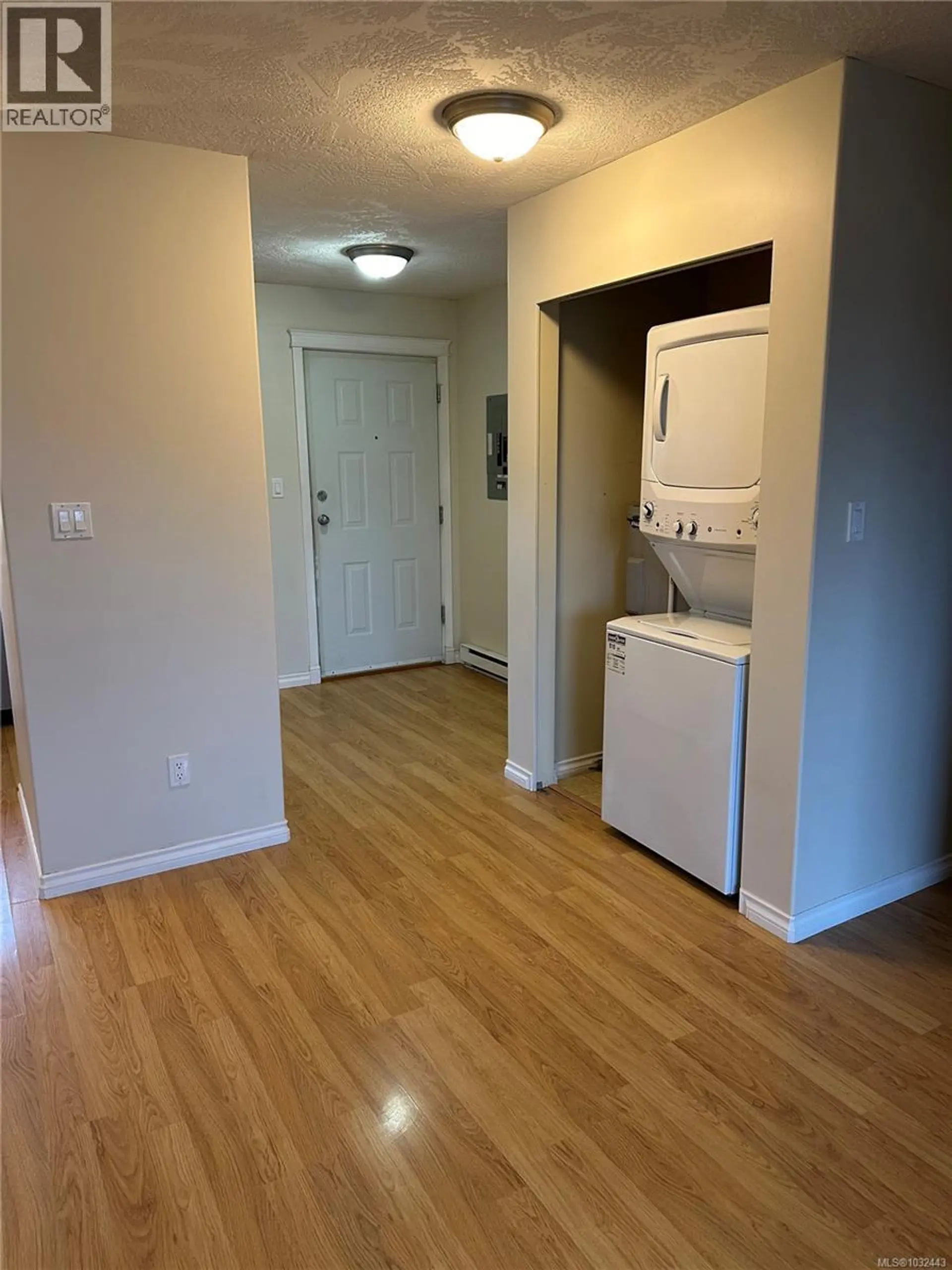 Property at #302 840 Shamrock Pl, Comox, BC