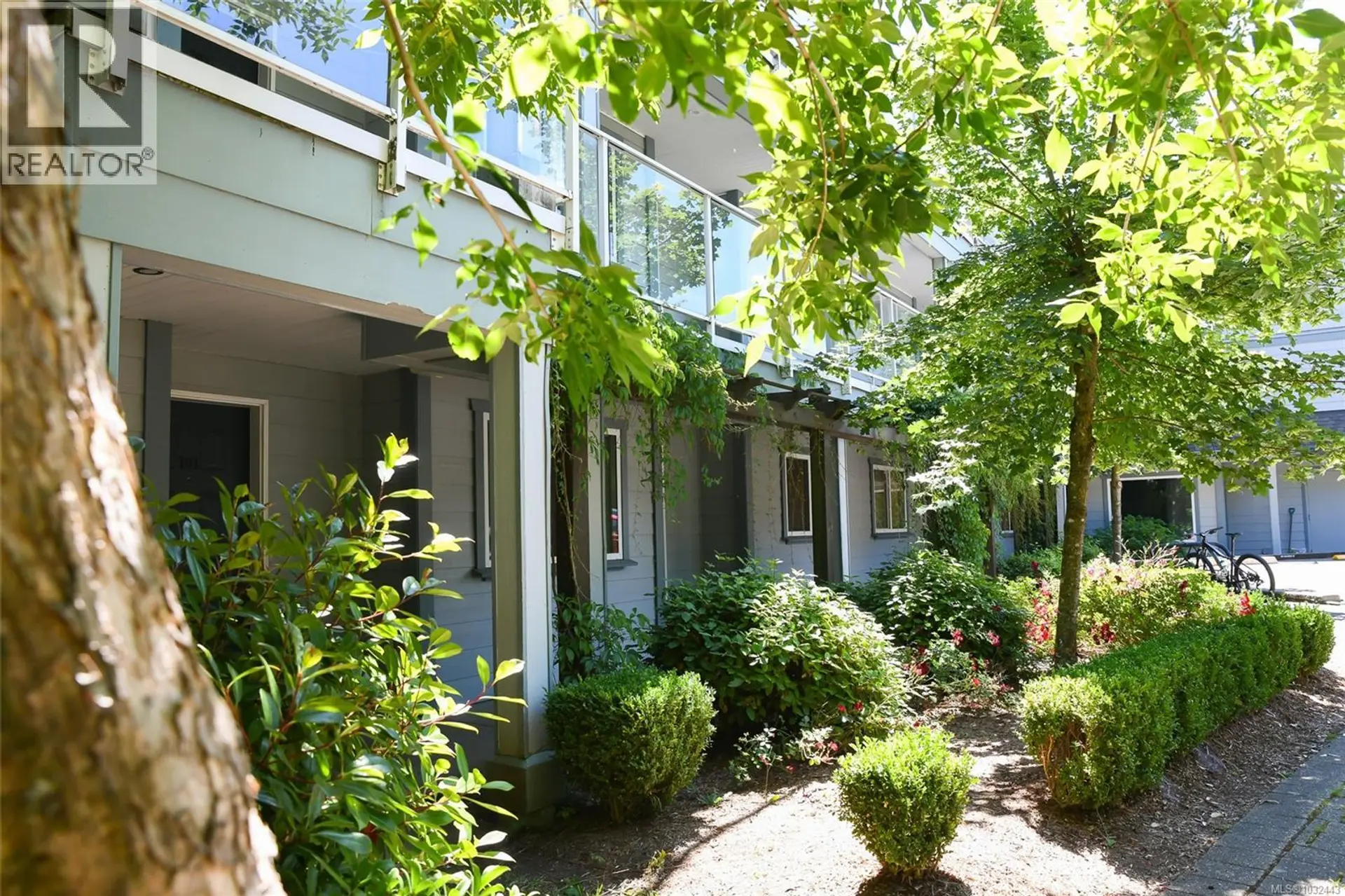 Property at #302 840 Shamrock Pl, Comox, BC