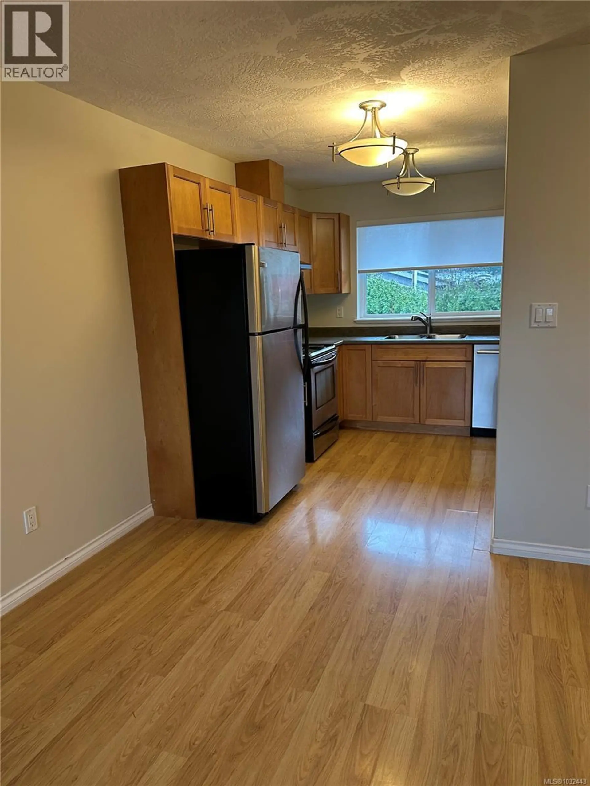 Property at #302 840 Shamrock Pl, Comox, BC