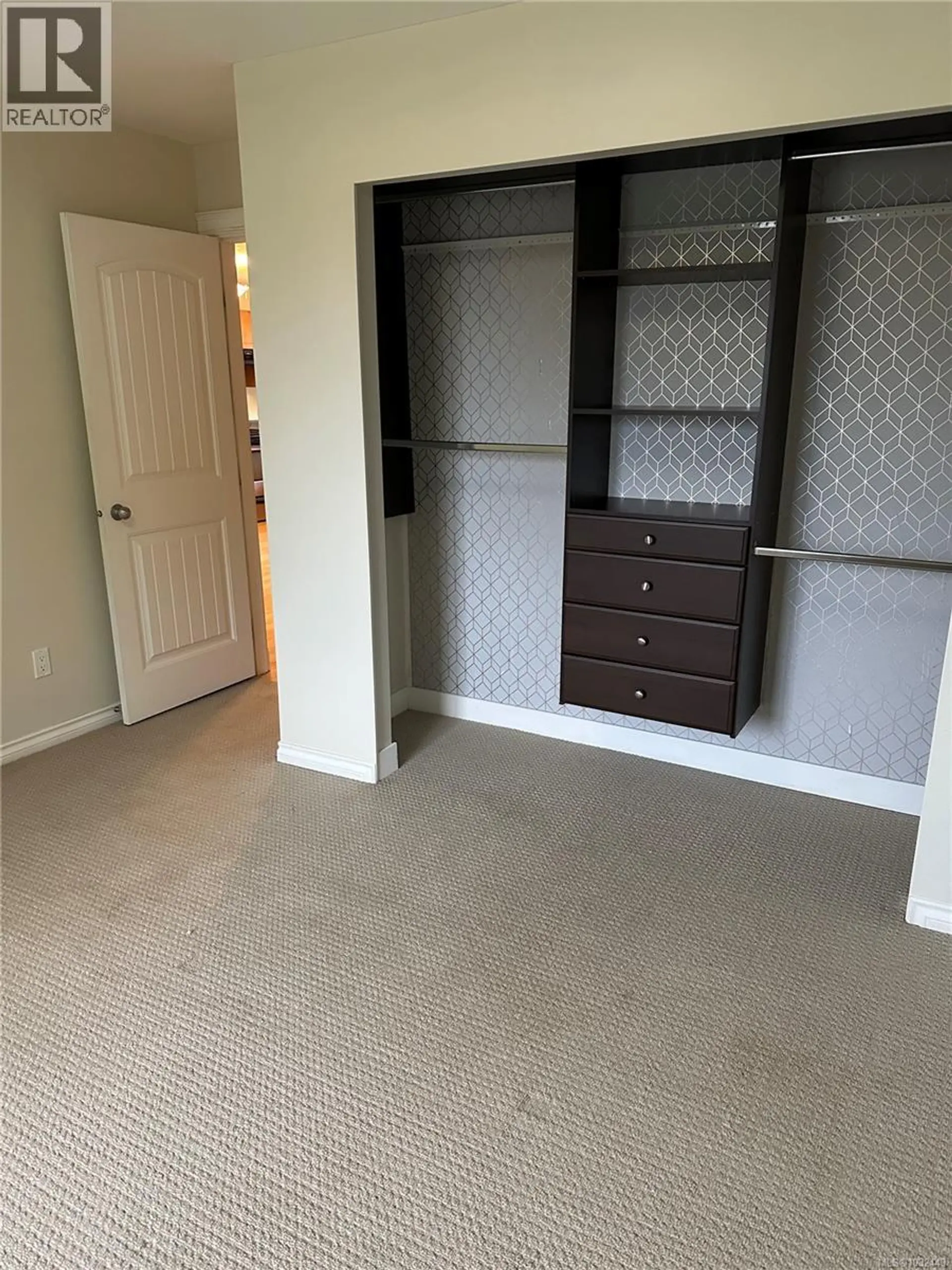 Property at #302 840 Shamrock Pl, Comox, BC