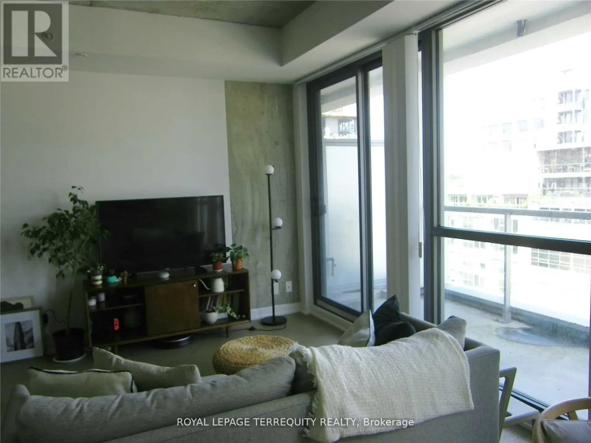 #909 39 BRANT STREET - Image 4