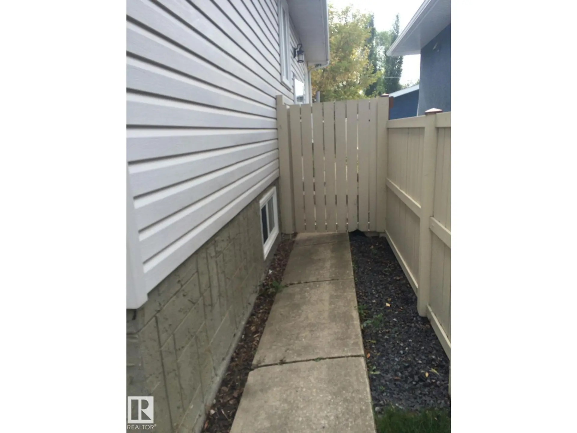 7921 97 AV NW - Image 10