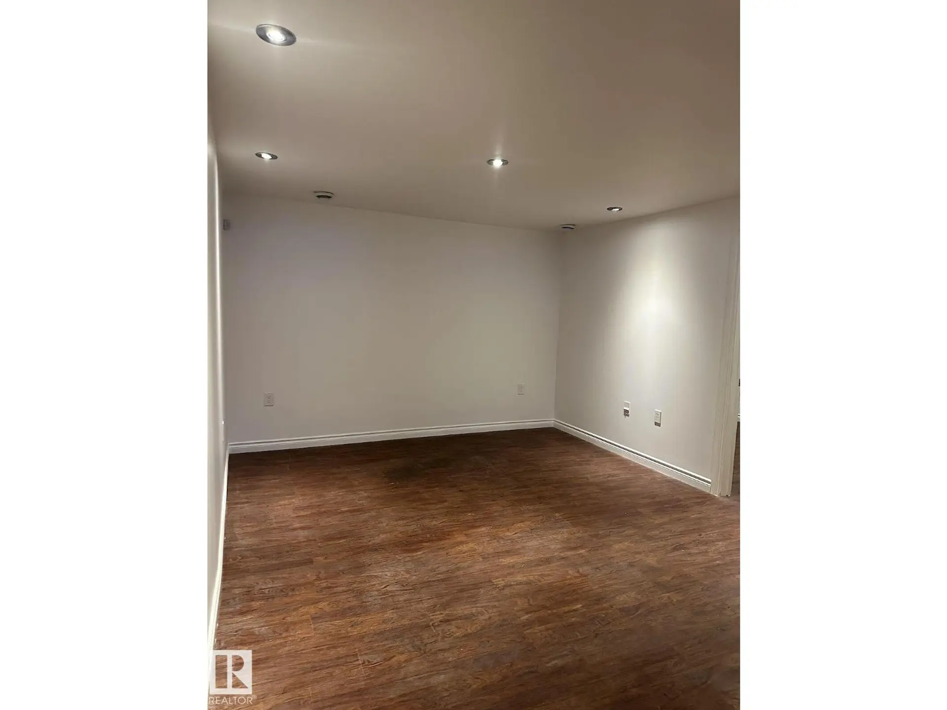 7921 97 AV NW - Image 12
