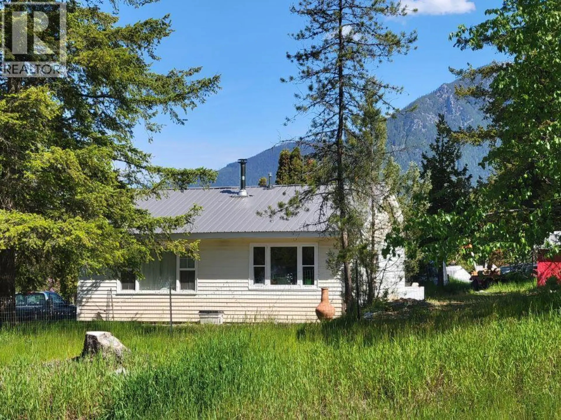 Property at 572 6 Highway, Nakusp, BC