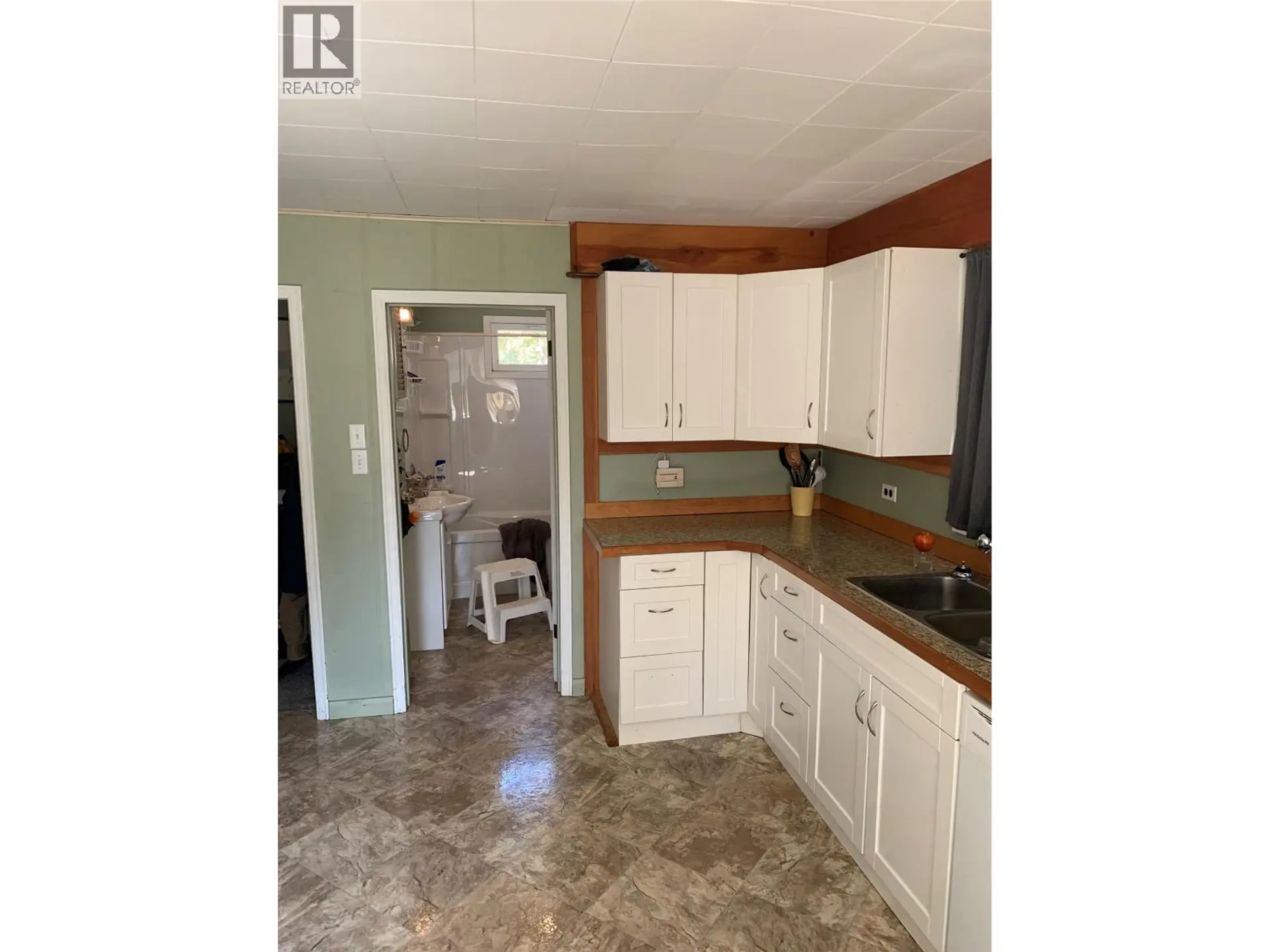 Property at 572 6 Highway, Nakusp, BC