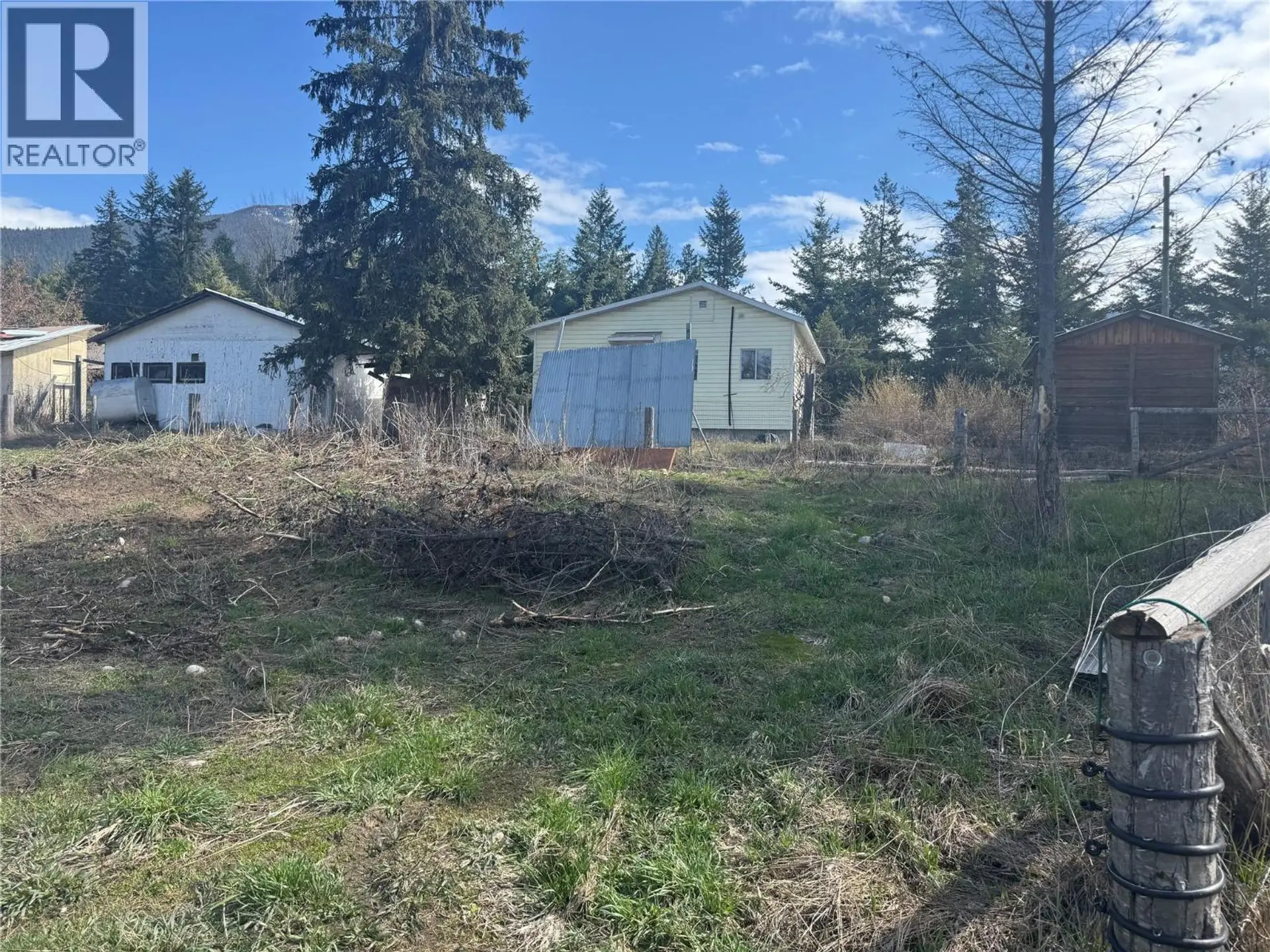 Property at 572 6 Highway, Nakusp, BC