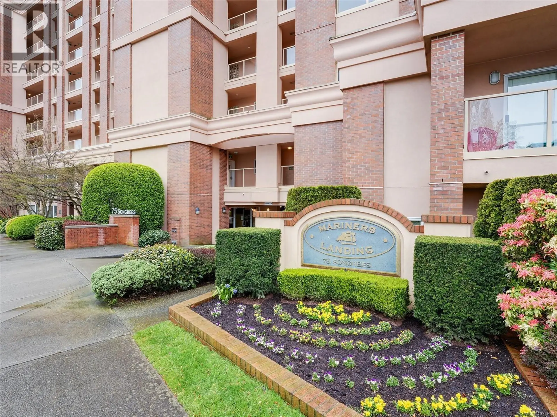 Property at #104 75 Songhees Rd, Victoria, BC