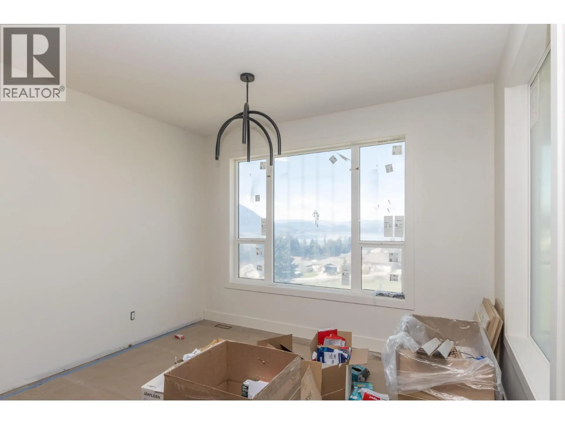 Property at 1121 16 AVENUE SE, Salmon Arm, BC