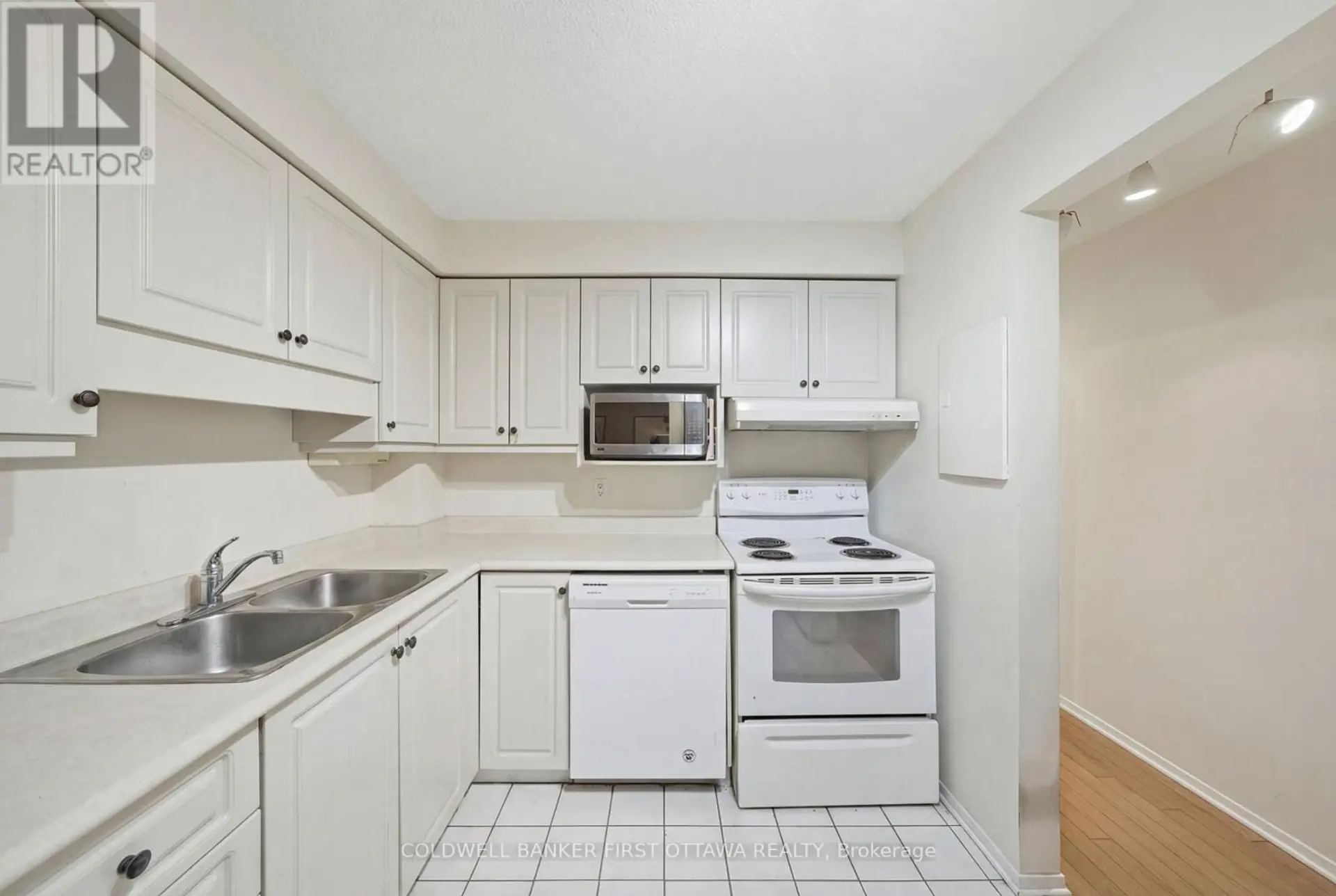 #402 222 GUIGUES AVENUE - Image 11