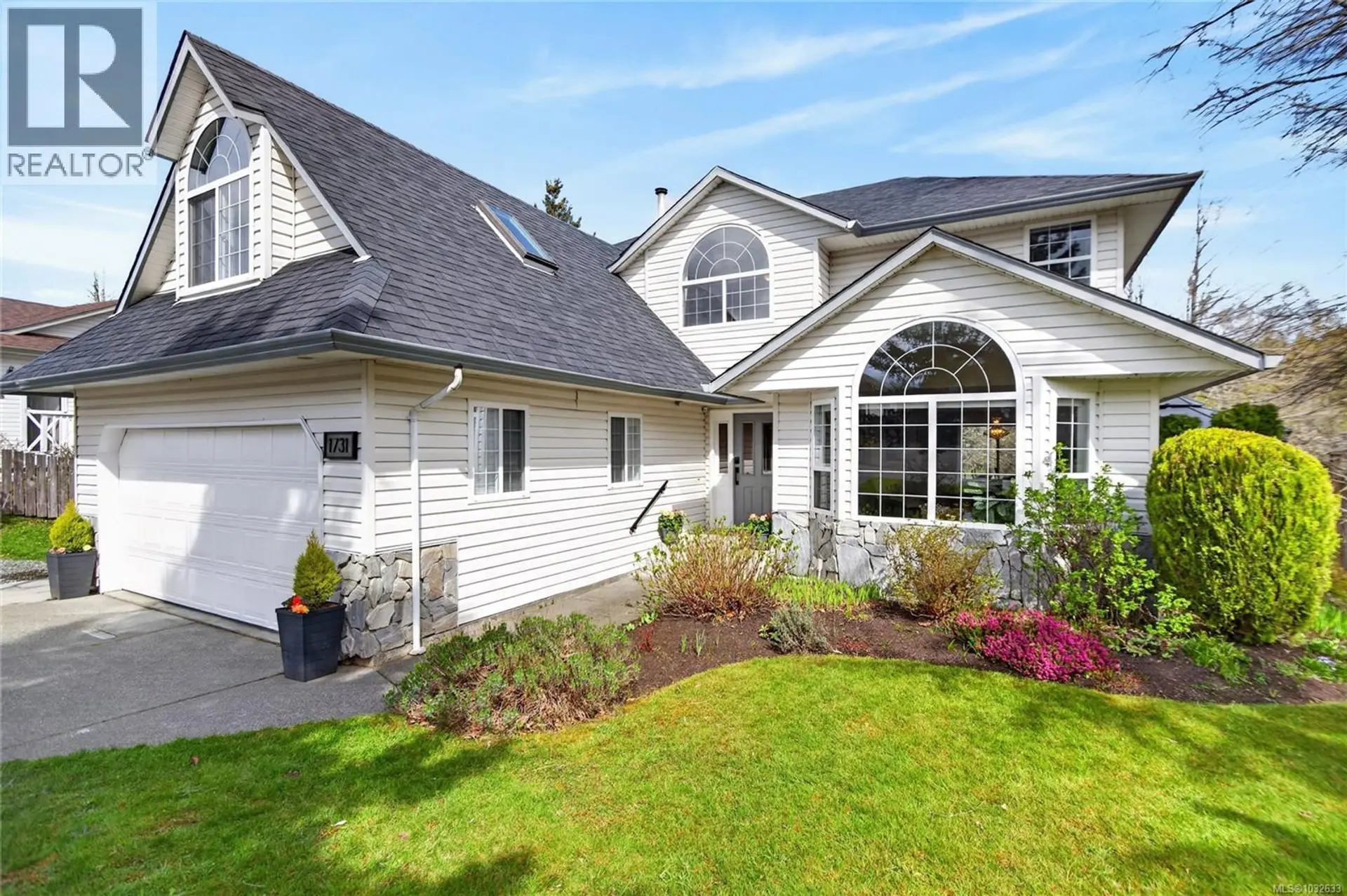 Property at 1731 Valley View Dr, Courtenay, BC