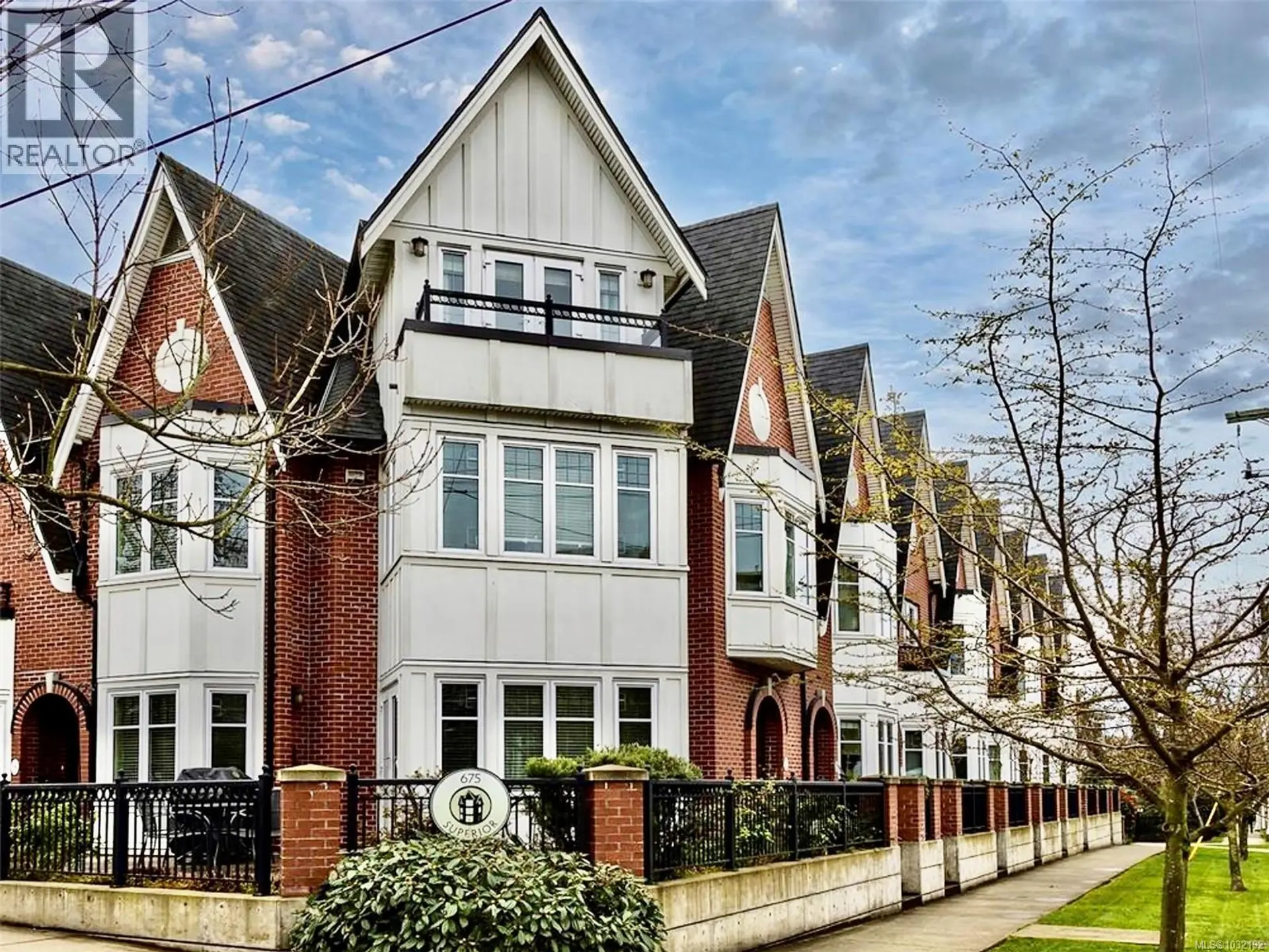Property at #8 675 Superior St, Victoria, BC