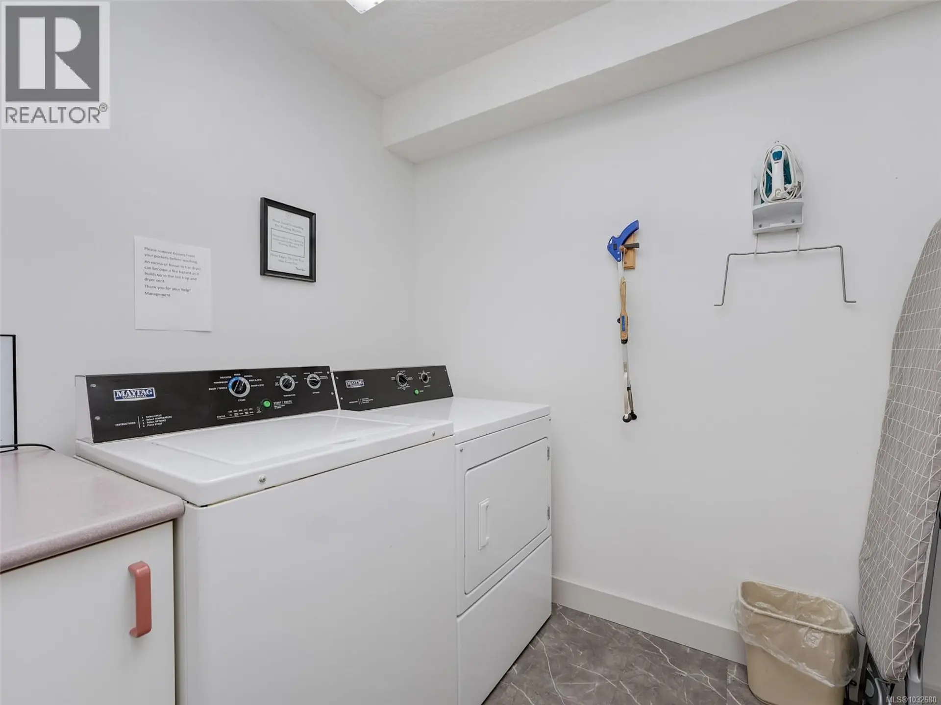 Property at #208 1070 SOUTHGATE ST, Victoria, BC