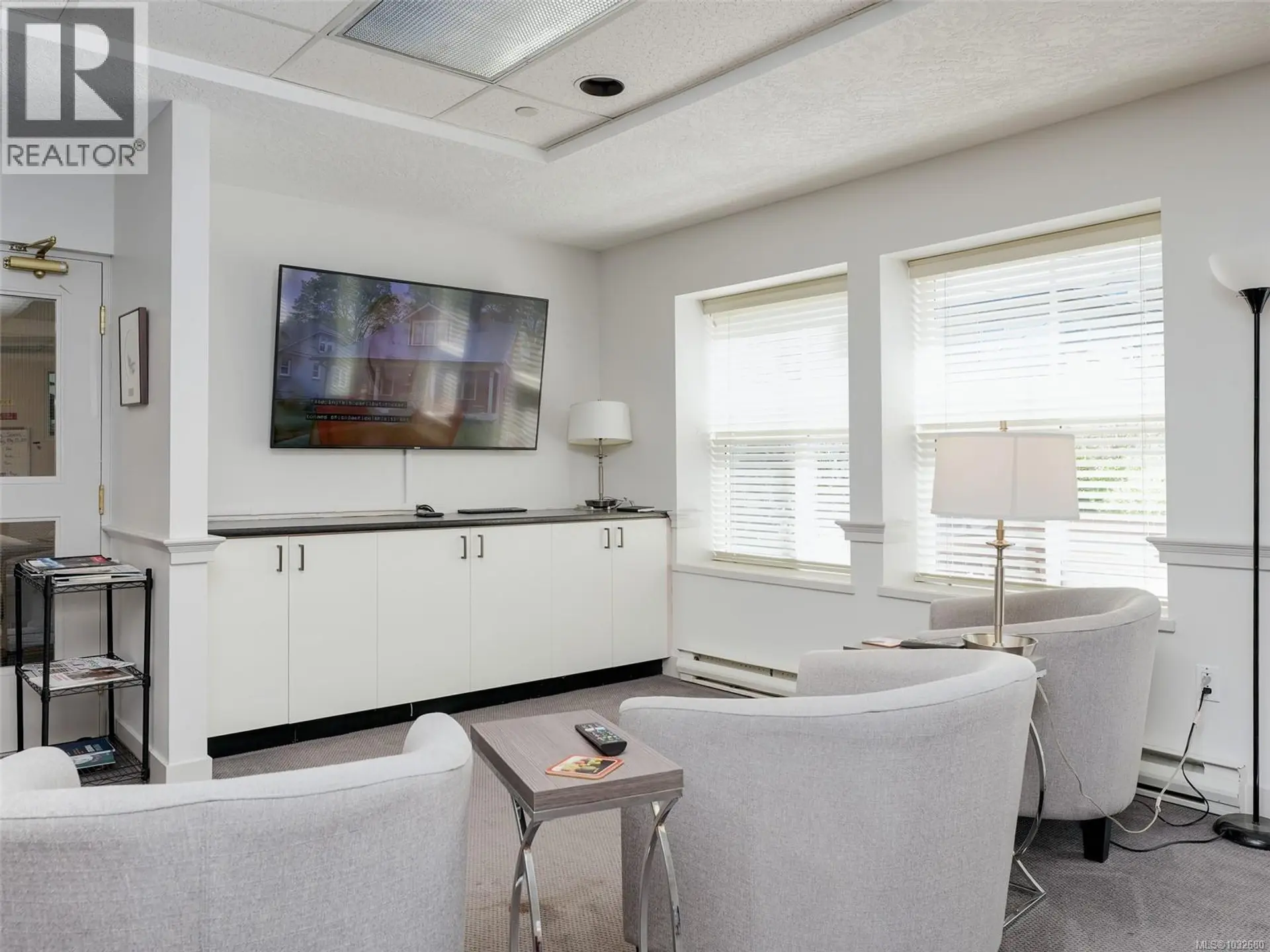 Property at #208 1070 SOUTHGATE ST, Victoria, BC