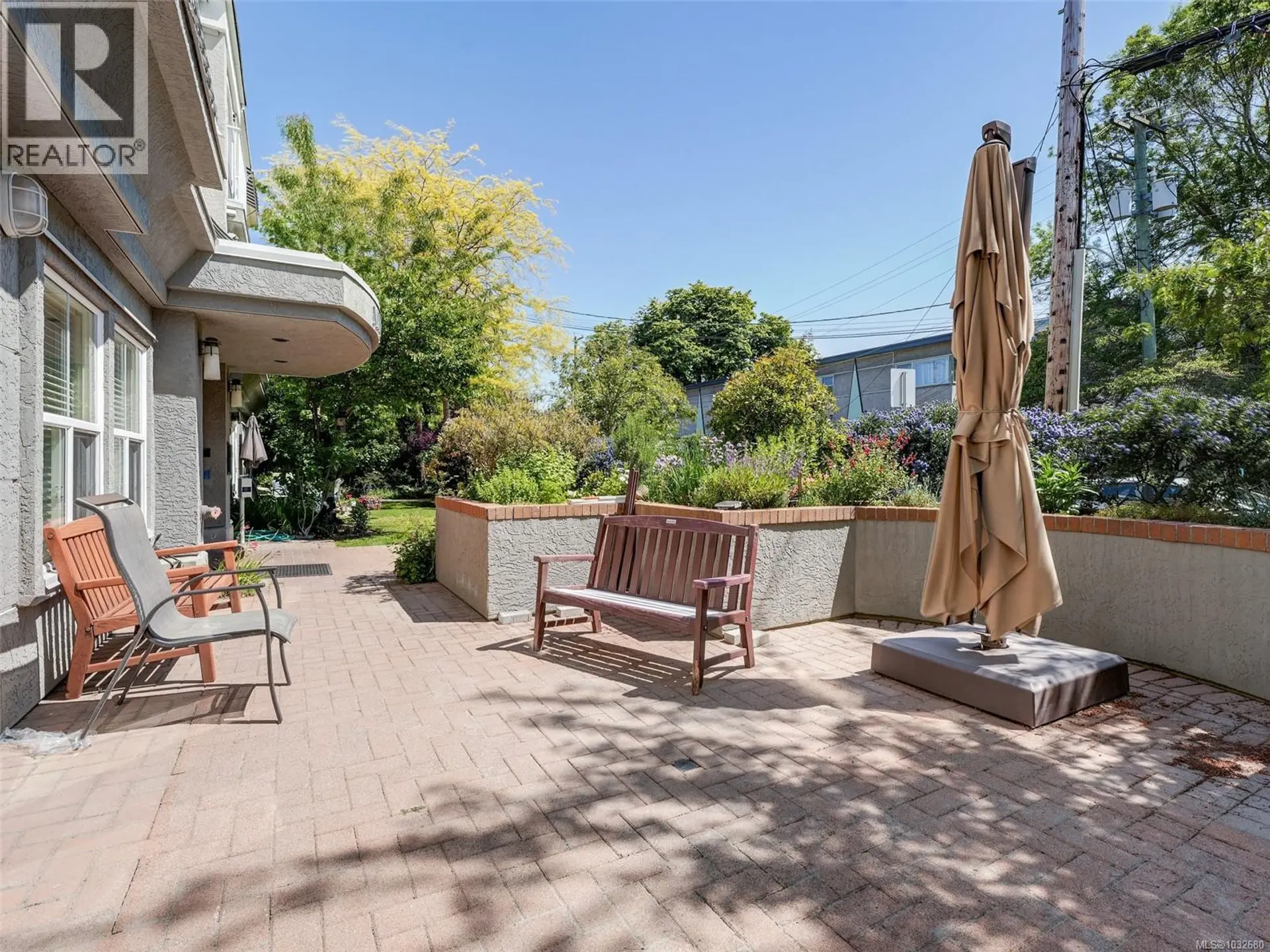 Property at #208 1070 SOUTHGATE ST, Victoria, BC