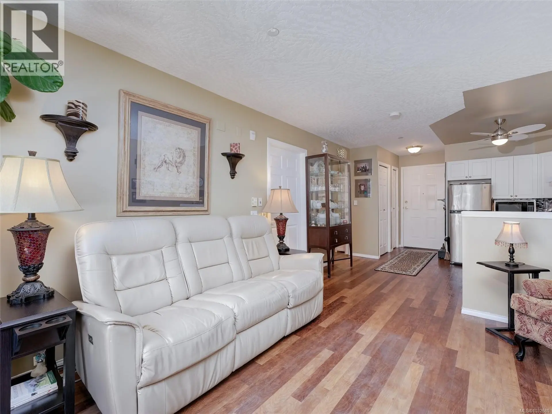 Property at #208 1070 SOUTHGATE ST, Victoria, BC