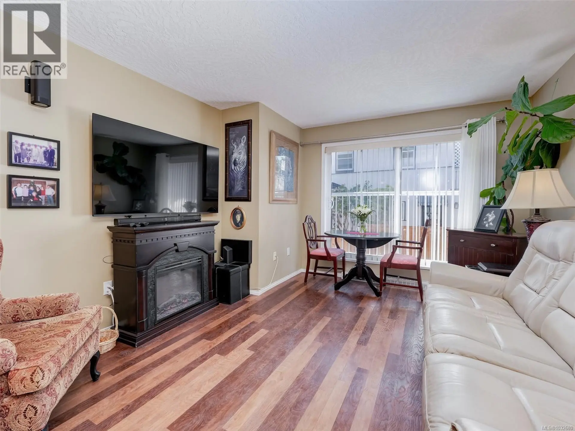 Property at #208 1070 SOUTHGATE ST, Victoria, BC