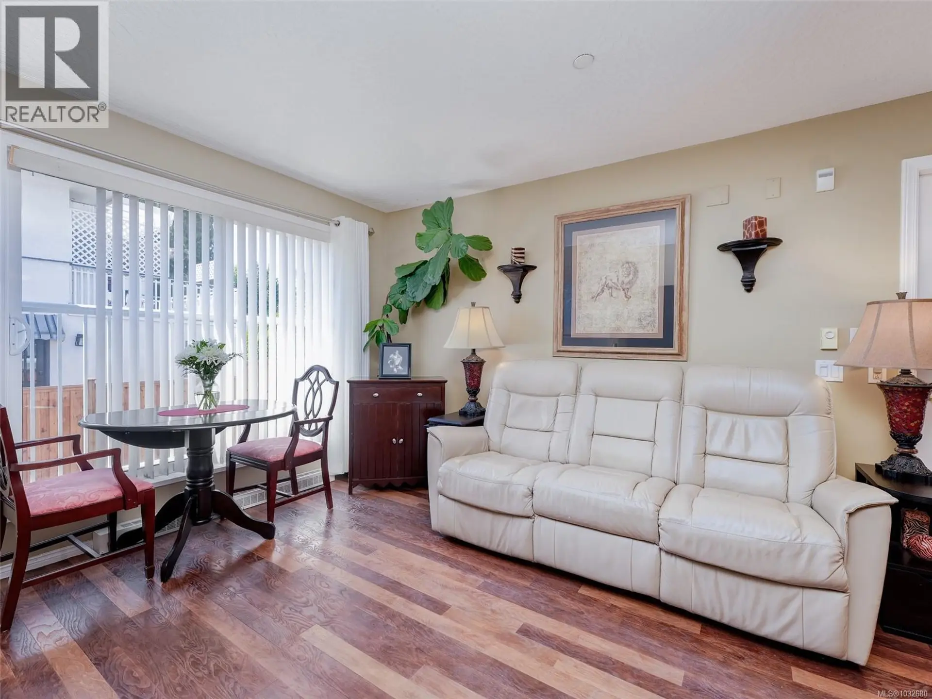 Property at #208 1070 SOUTHGATE ST, Victoria, BC