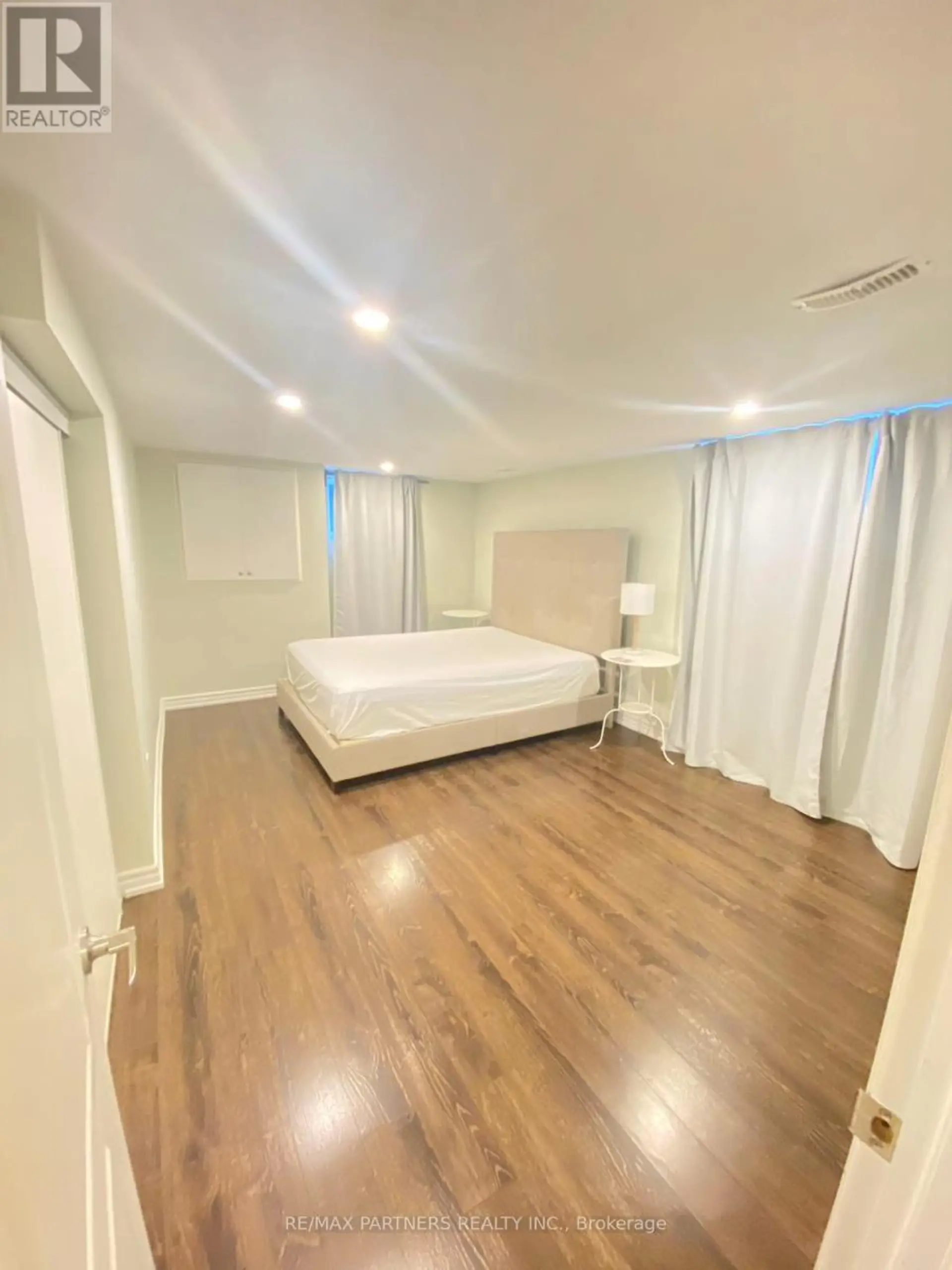 87 BISHOP AVENUE - Image 14