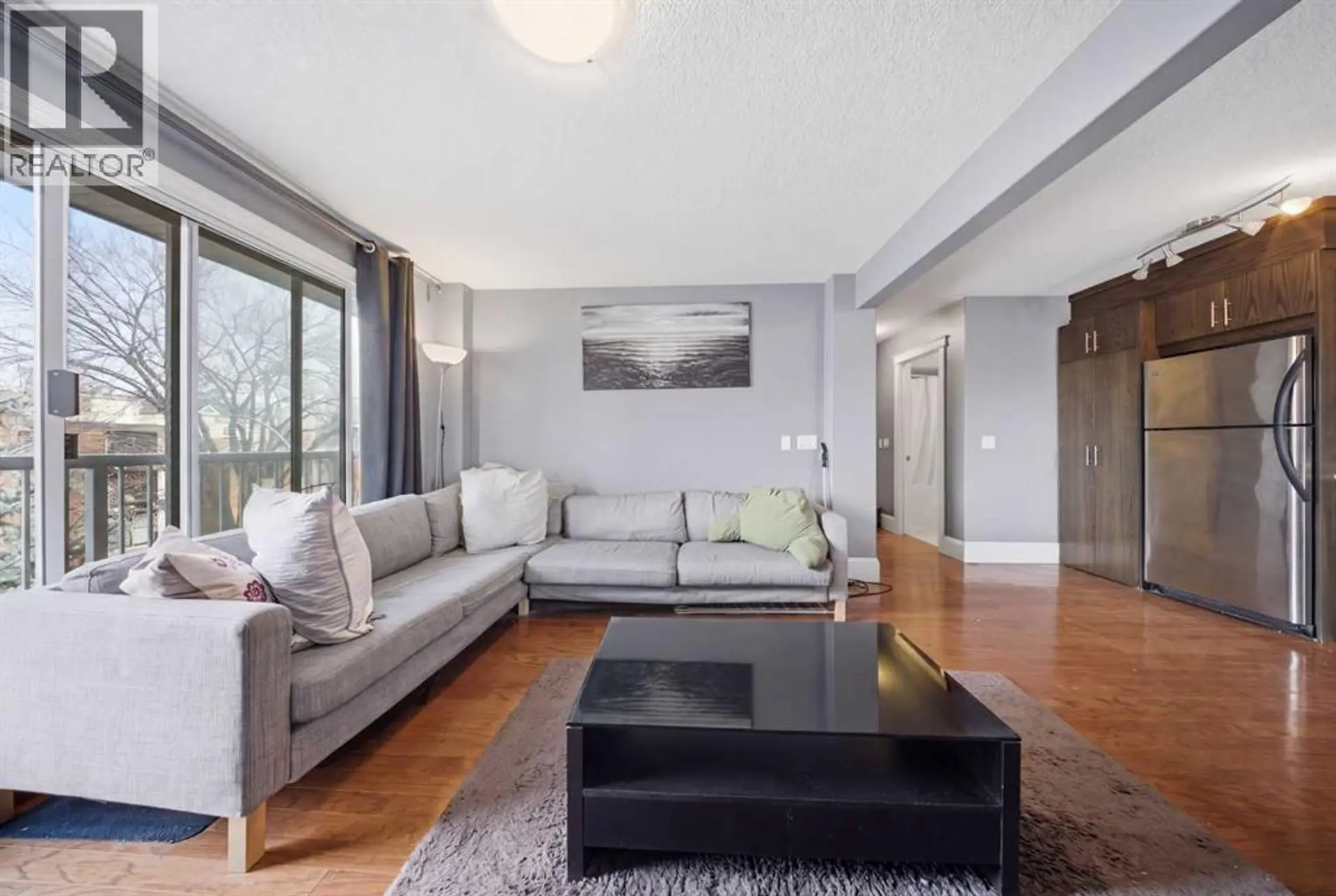 #401 525 22 AVENUE SW - Image 4