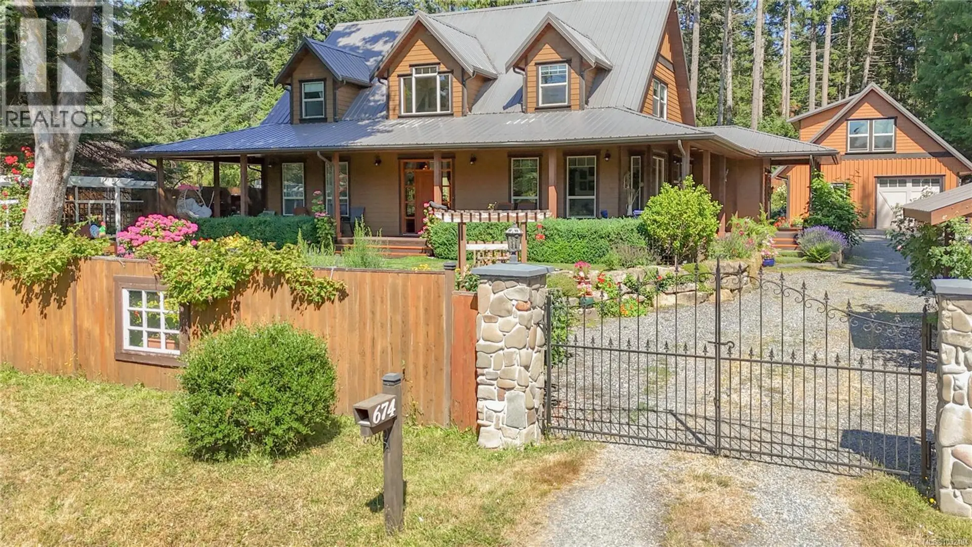 Property at 674 Gallagher Way, Gabriola Island, BC