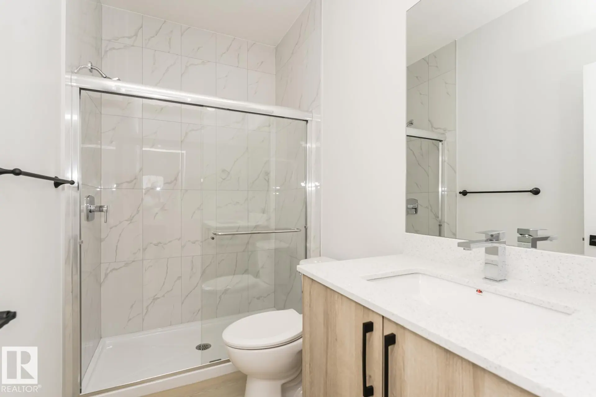 6371 KING WD SW - Image 7