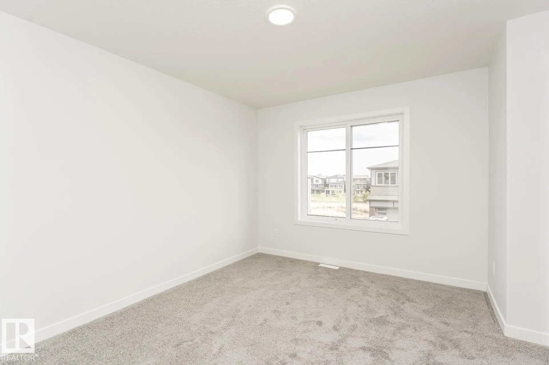 6371 KING WD SW - Image 8