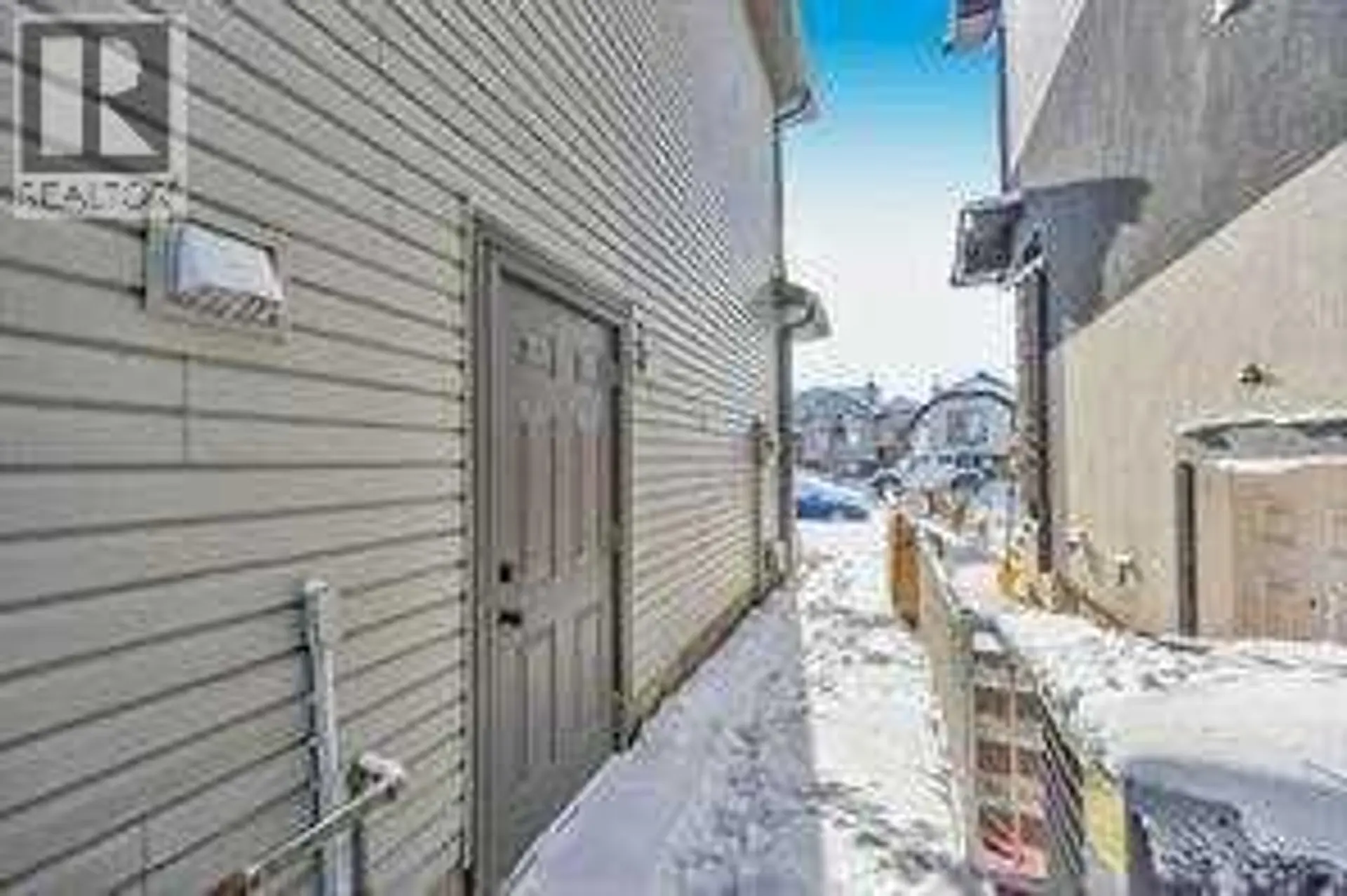 210 SADDLEBROOK WAY NE - Image 2
