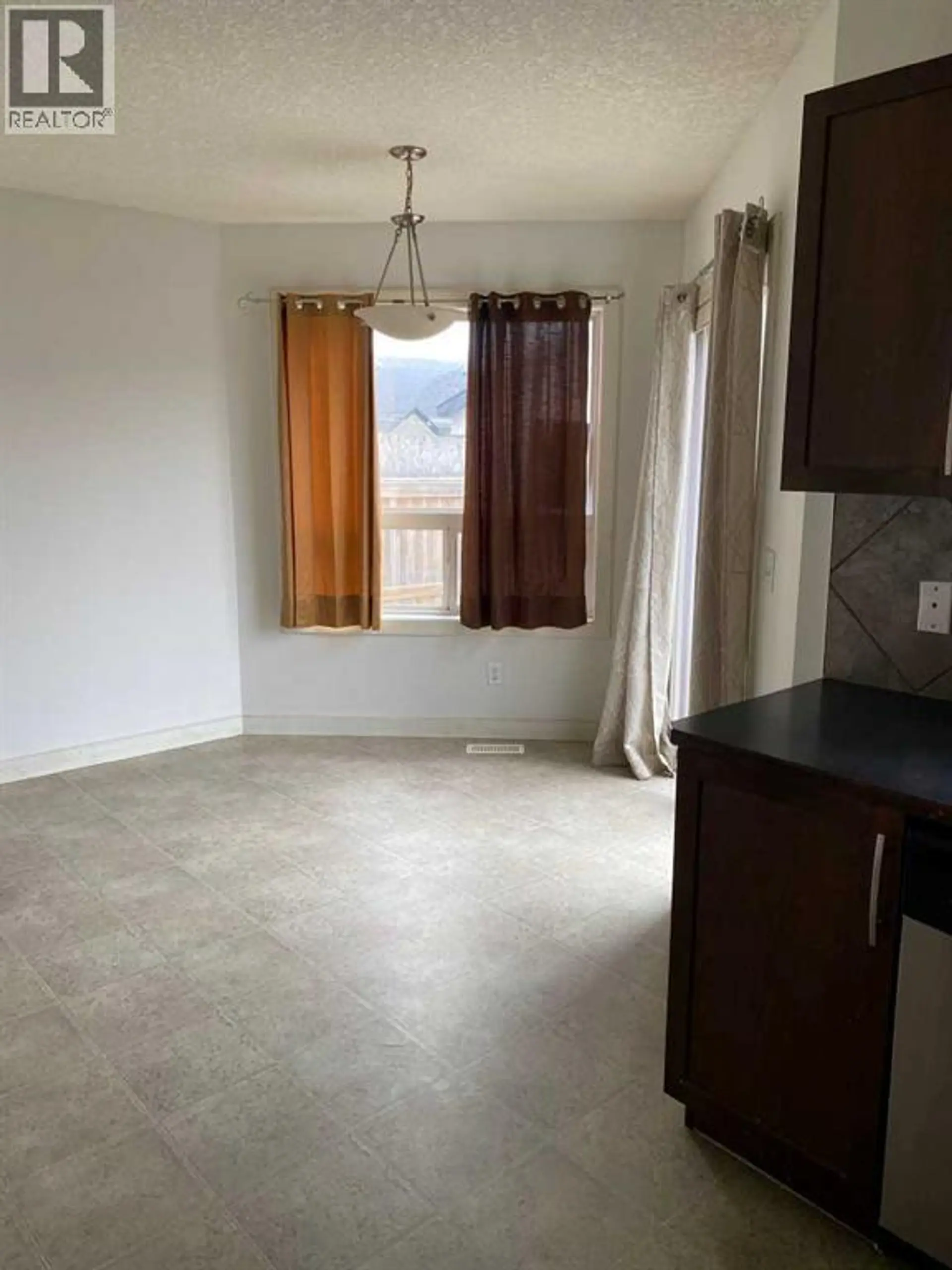 210 SADDLEBROOK WAY NE - Image 3