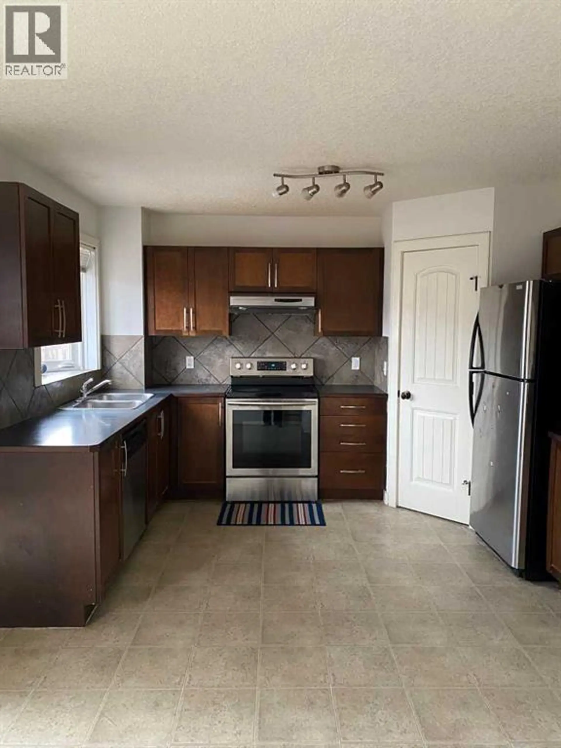 210 SADDLEBROOK WAY NE - Image 4