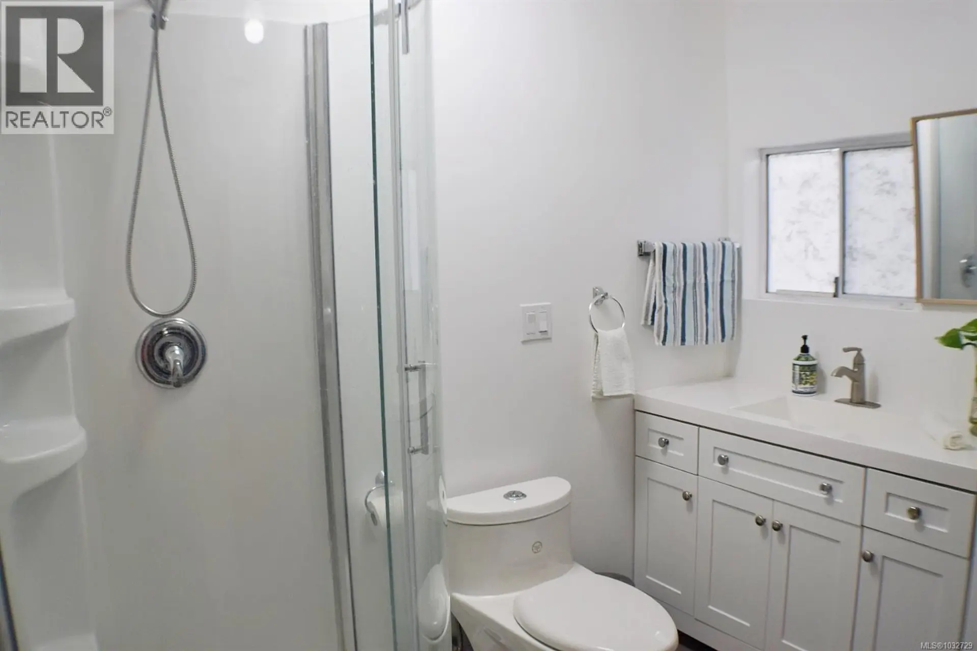 Property at 4037 Cumberland Rd, Saanich, BC