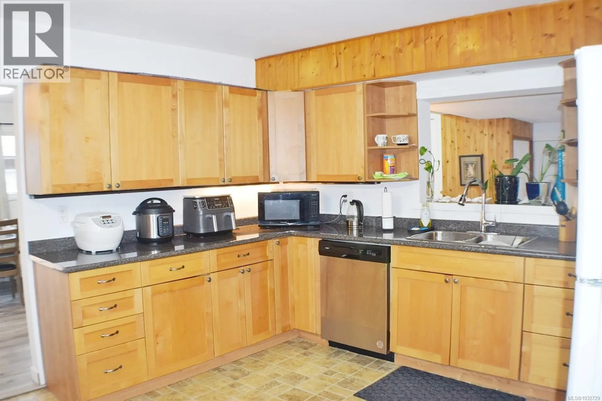 Property at 4037 Cumberland Rd, Saanich, BC