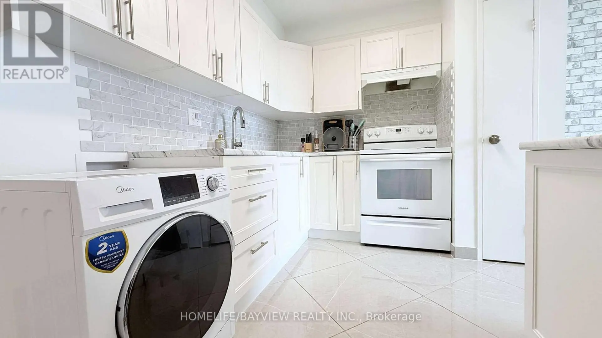 #909 4645 JANE STREET - Image 4