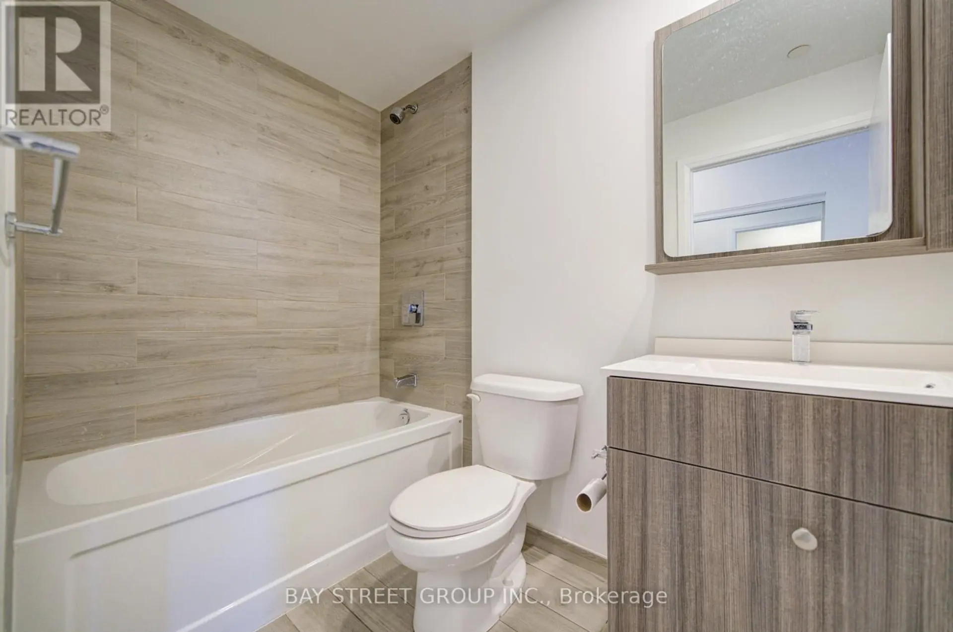 #1509 75 CANTERBURY PLACE - Image 4