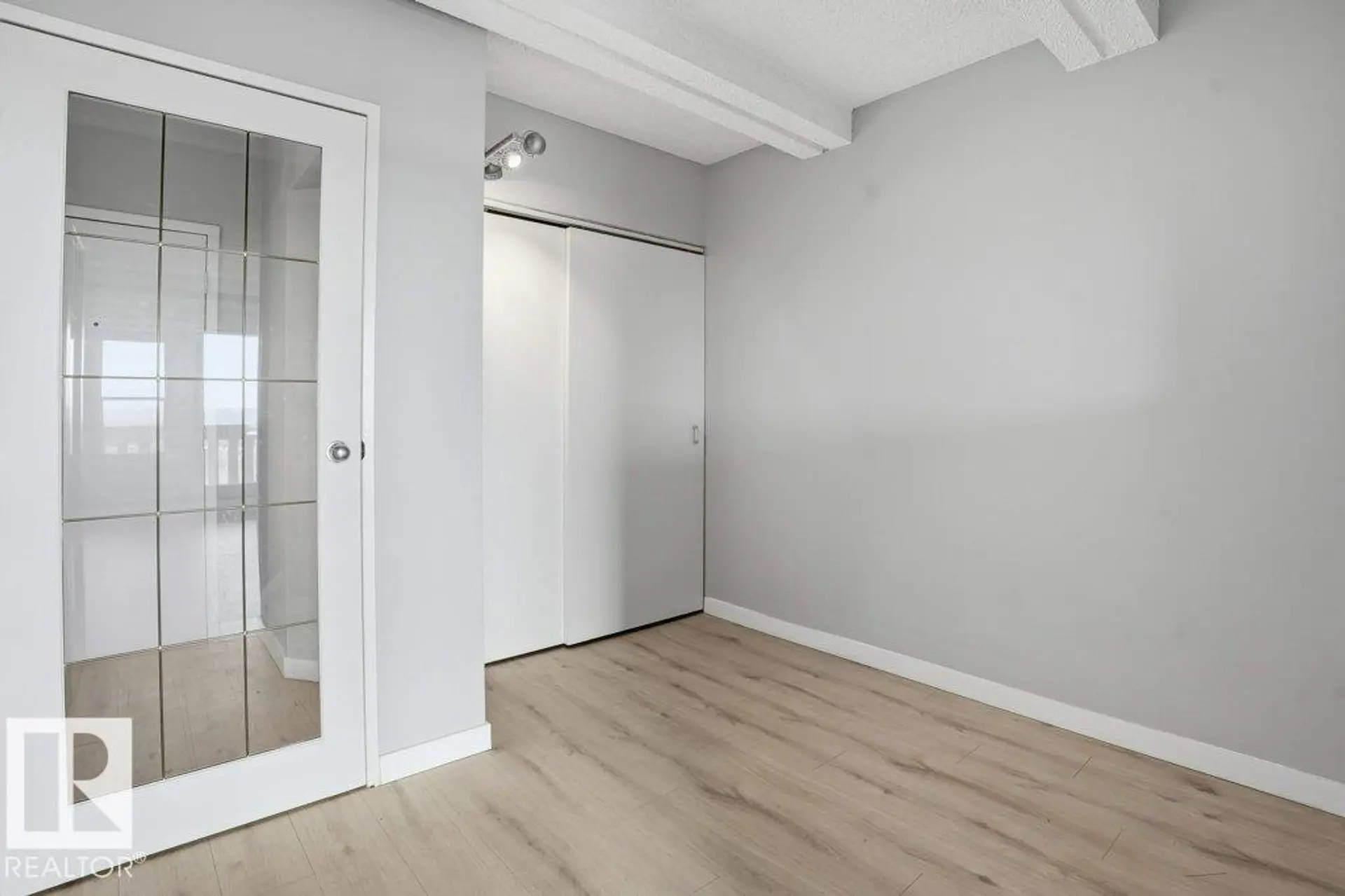 #604 9918 101 ST NW - Image 6