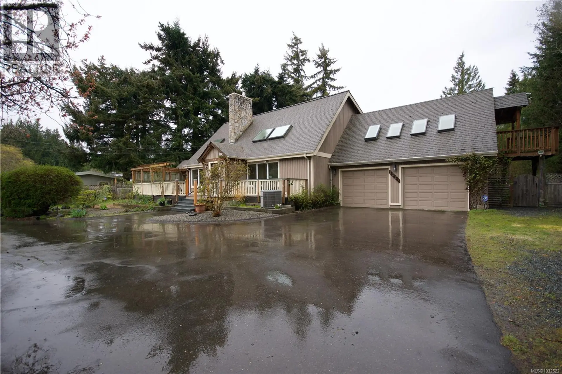 Property at 1221 Ganske Rd, Qualicum Beach, BC