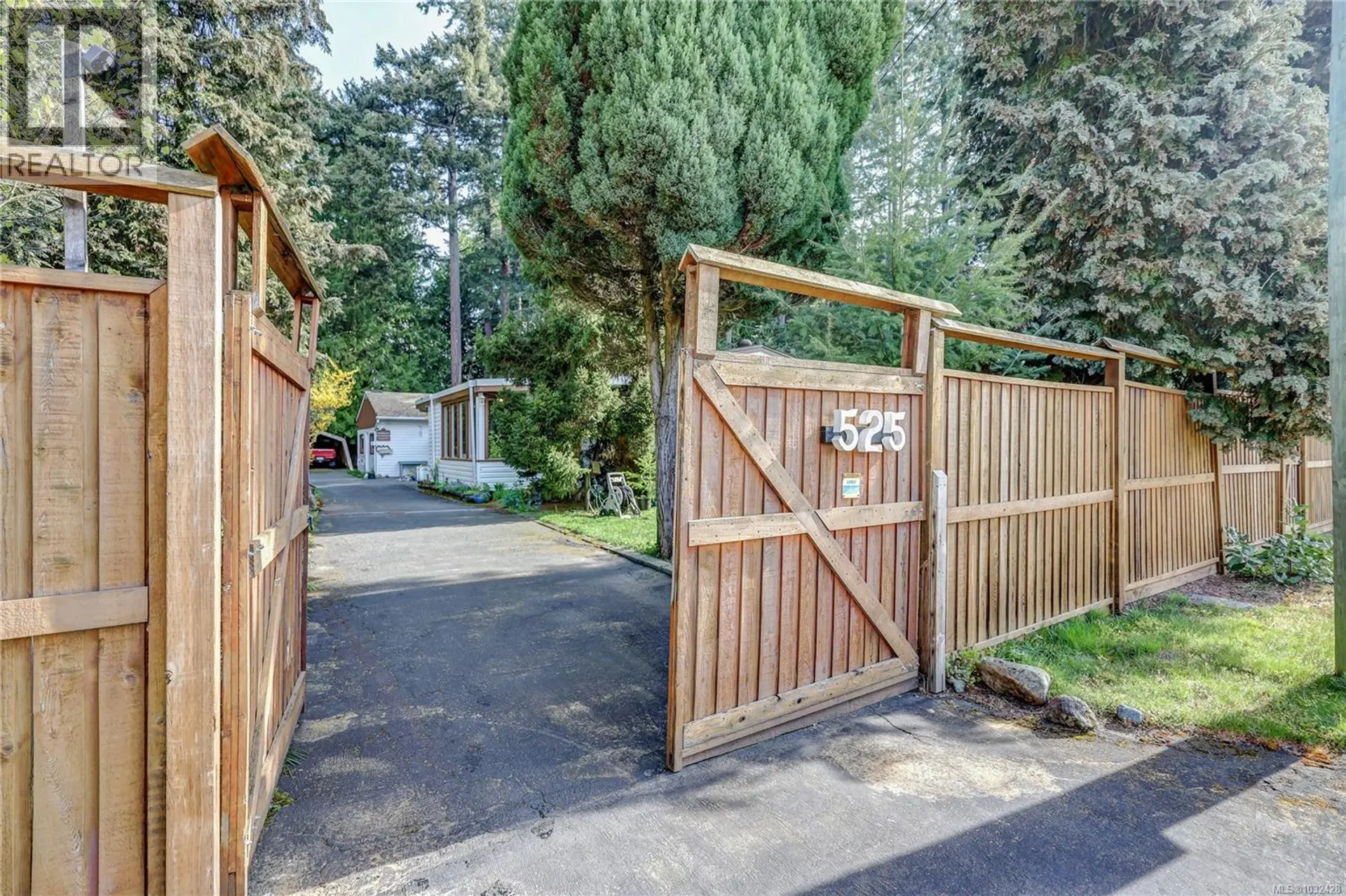Property at 525 Pioneer Cres, Parksville, BC