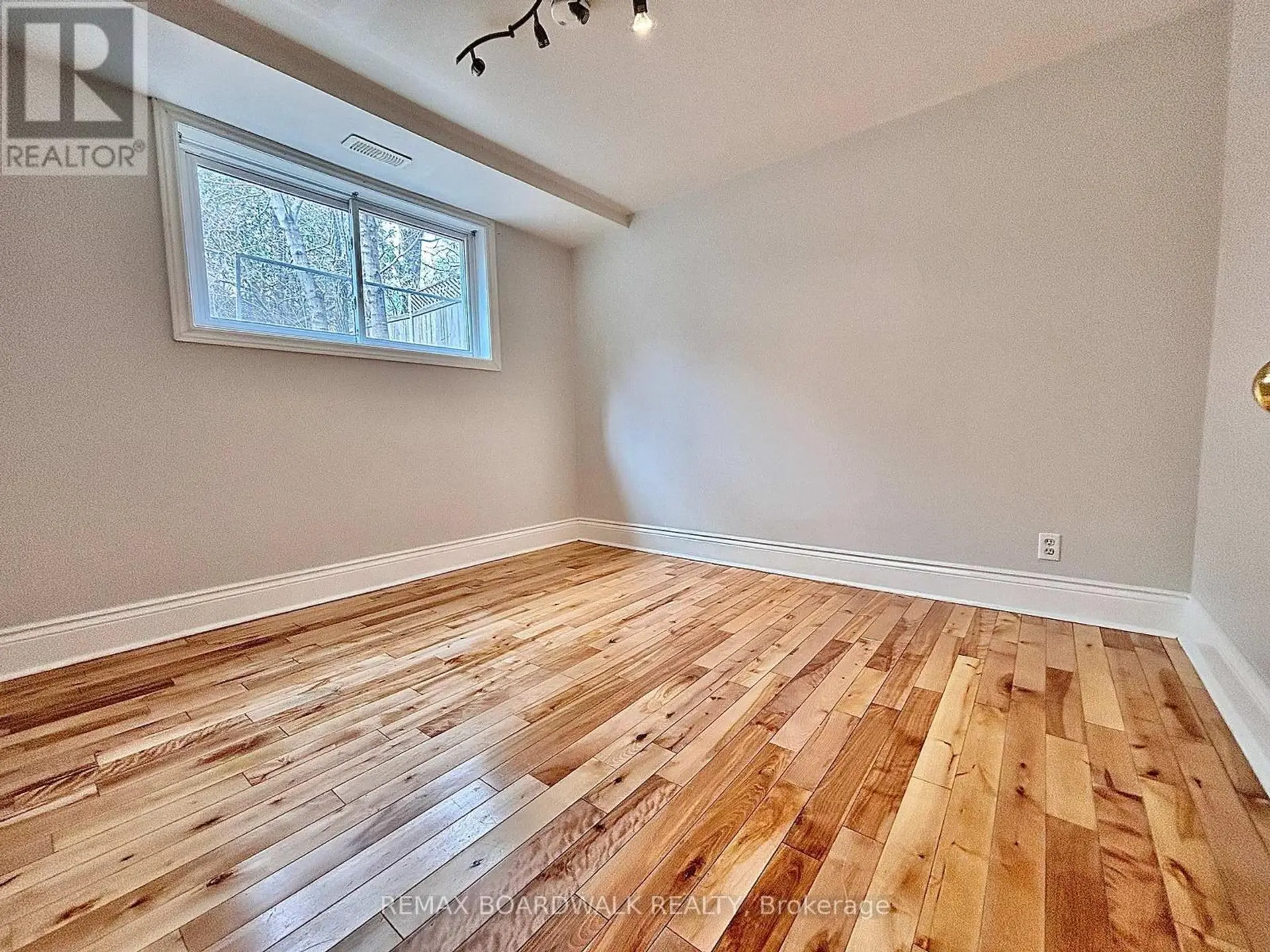 379 ST DENIS STREET - Image 13