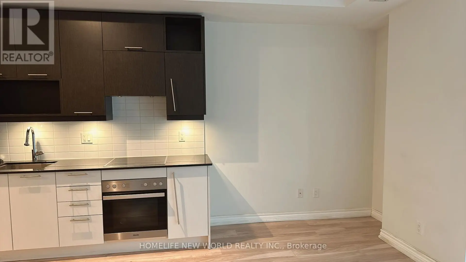 #402 30 NELSON STREET - Image 10