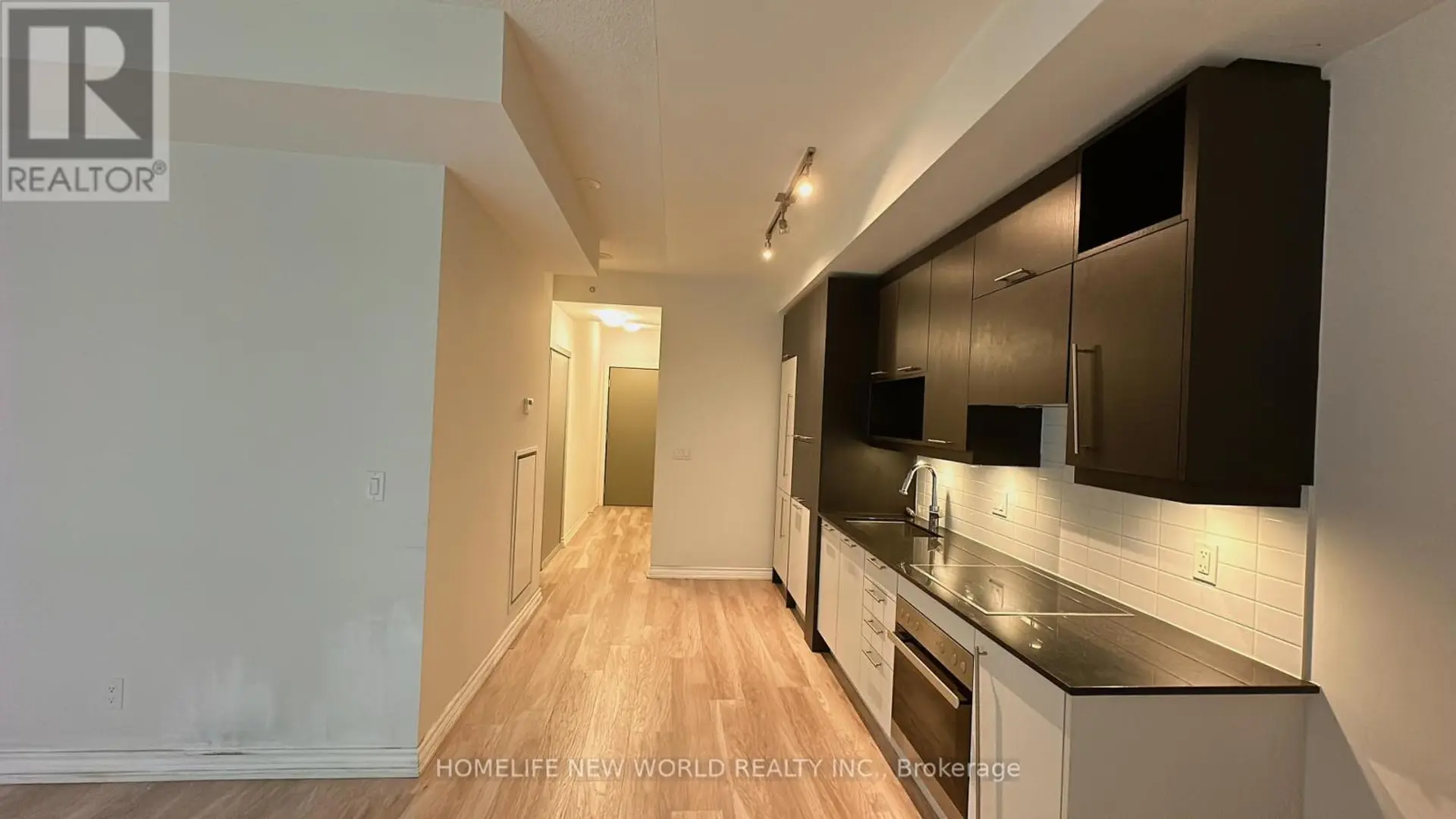 #402 30 NELSON STREET - Image 11