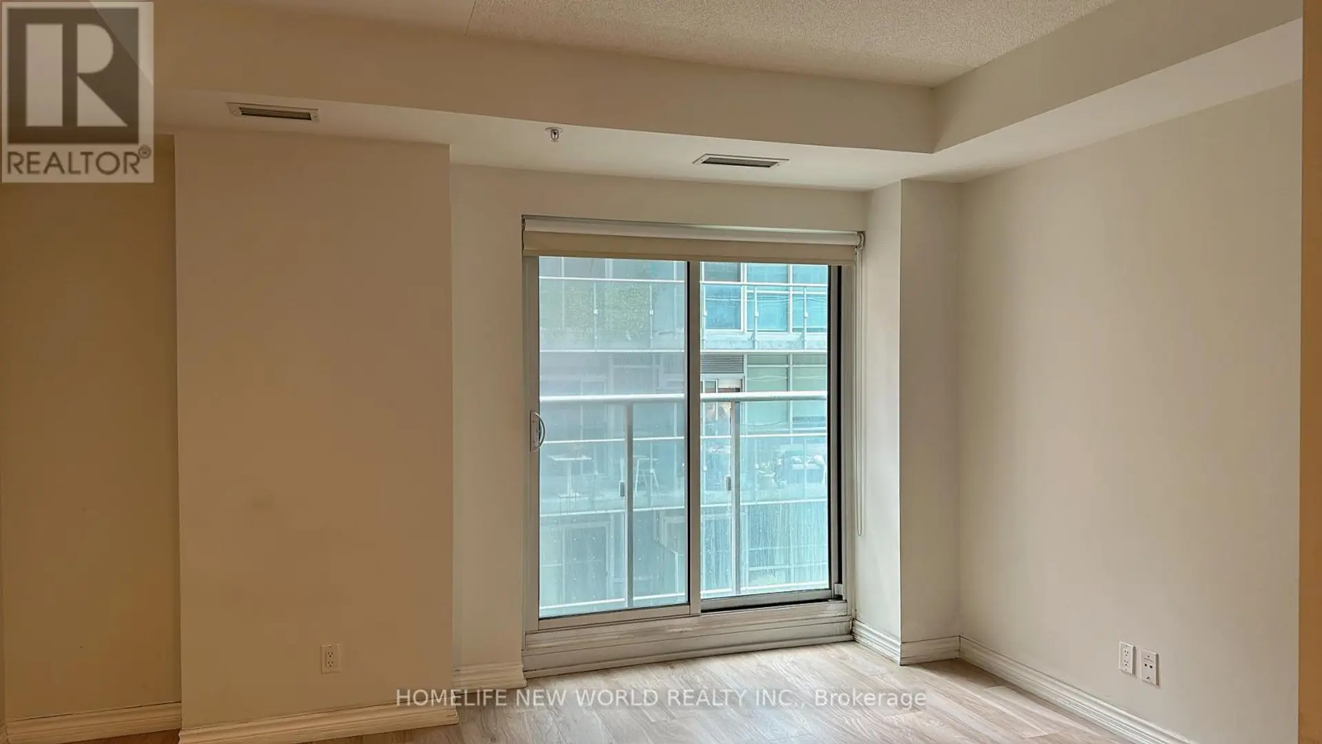 #402 30 NELSON STREET - Image 6