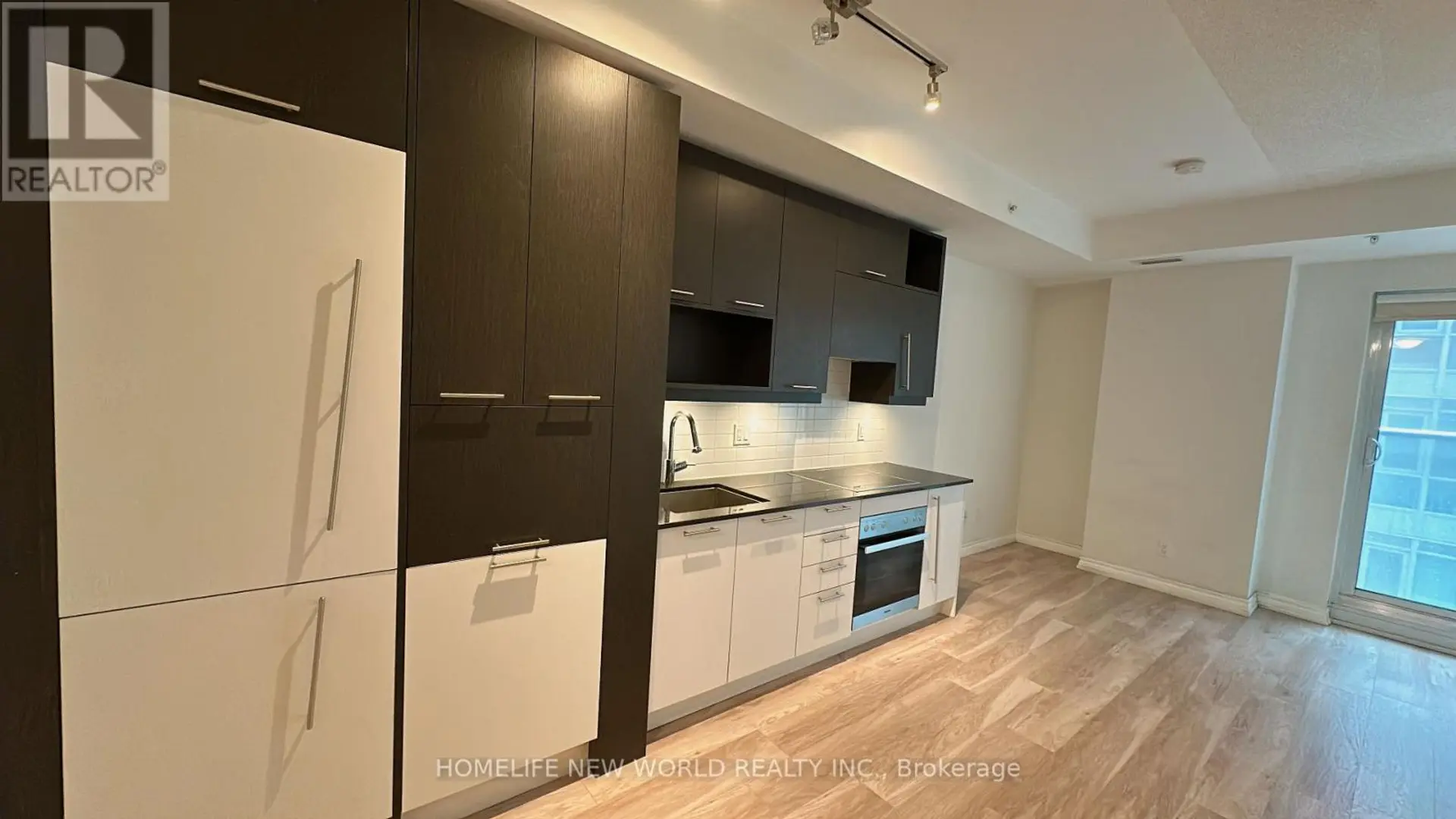 #402 30 NELSON STREET - Image 8