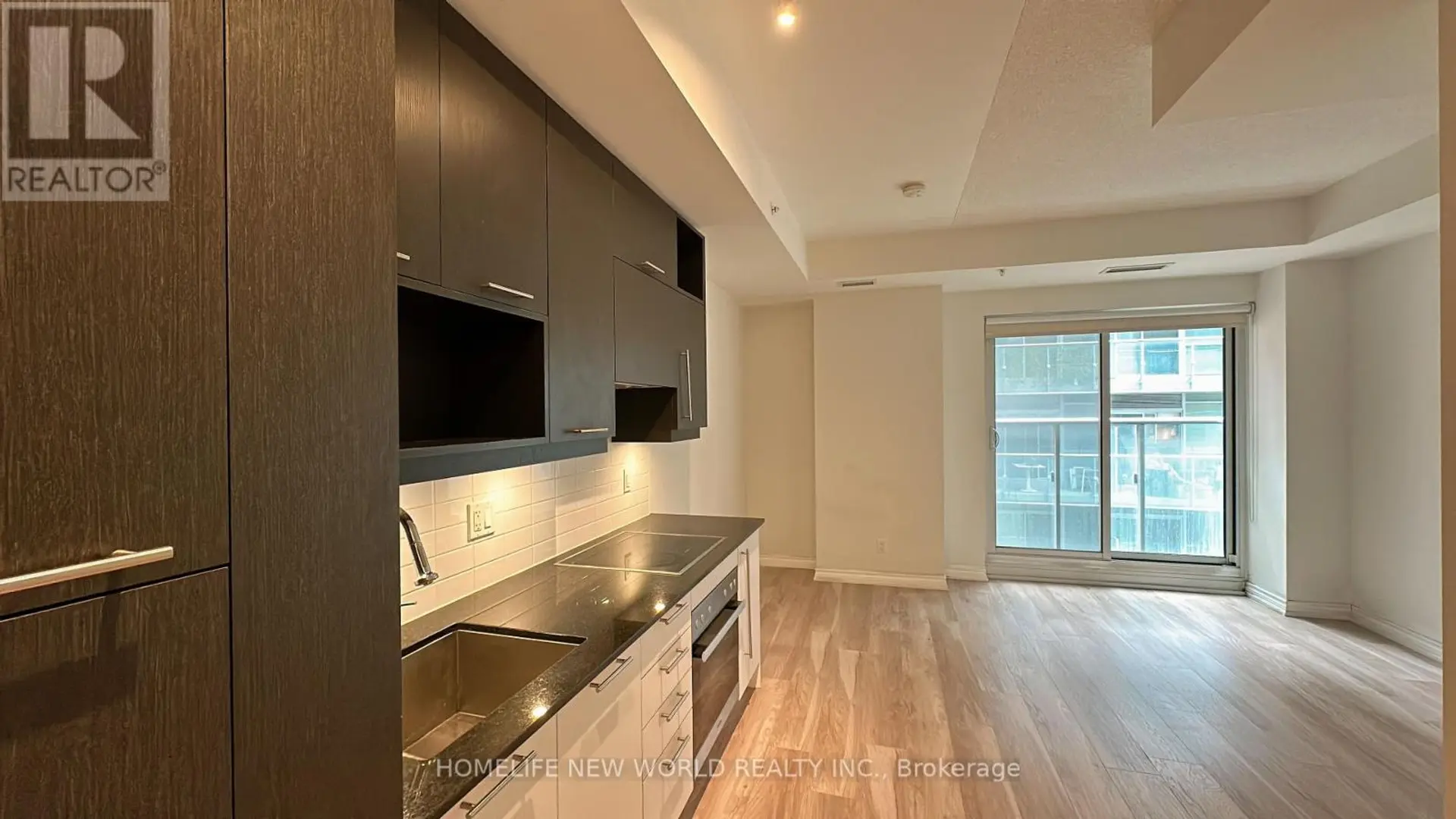 #402 30 NELSON STREET - Image 9
