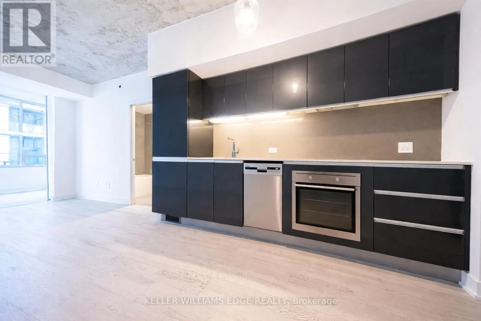 #302 20 GLADSTONE AVENUE - Image 2