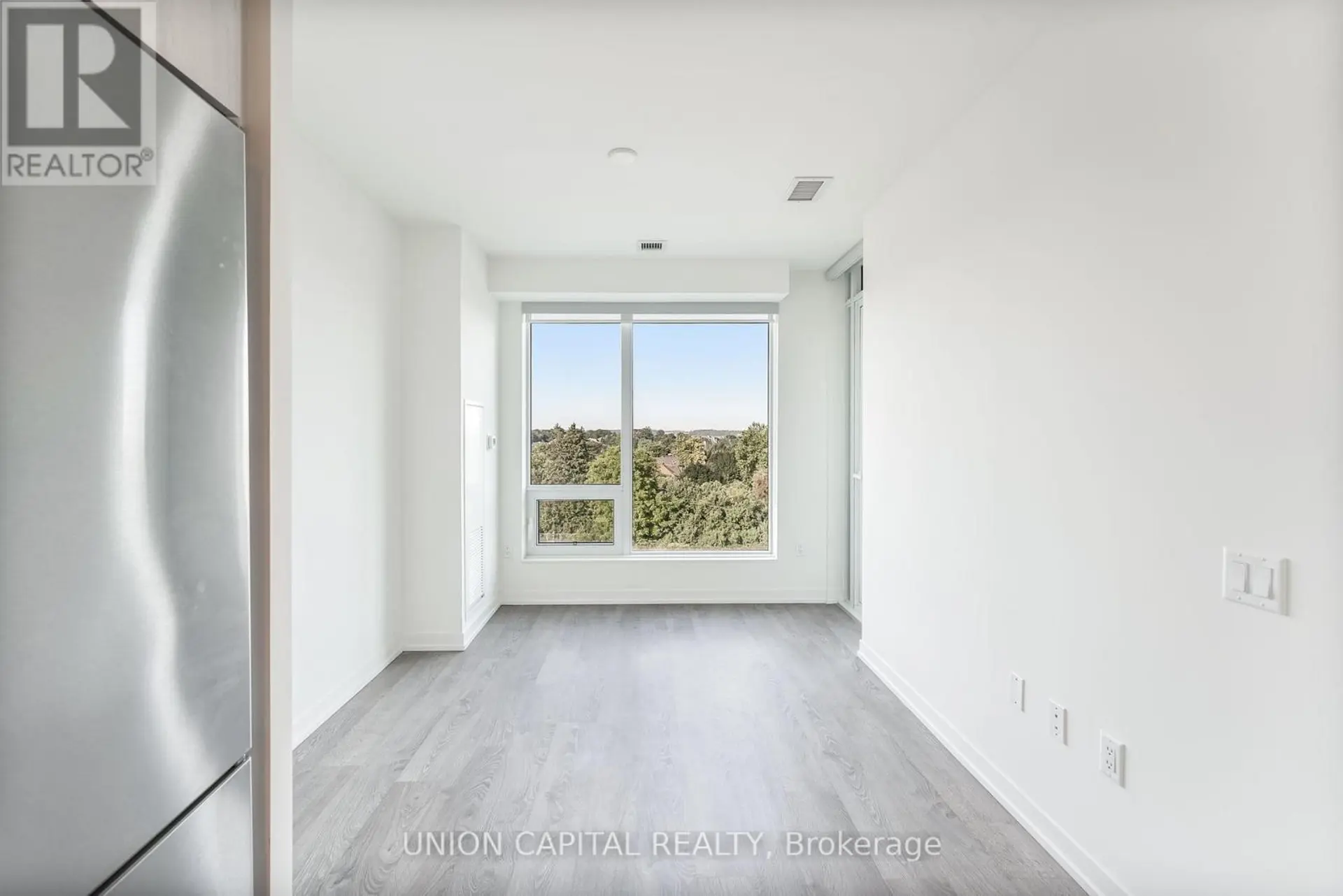 #601W 3 ROSEWATER STREET E - Image 11