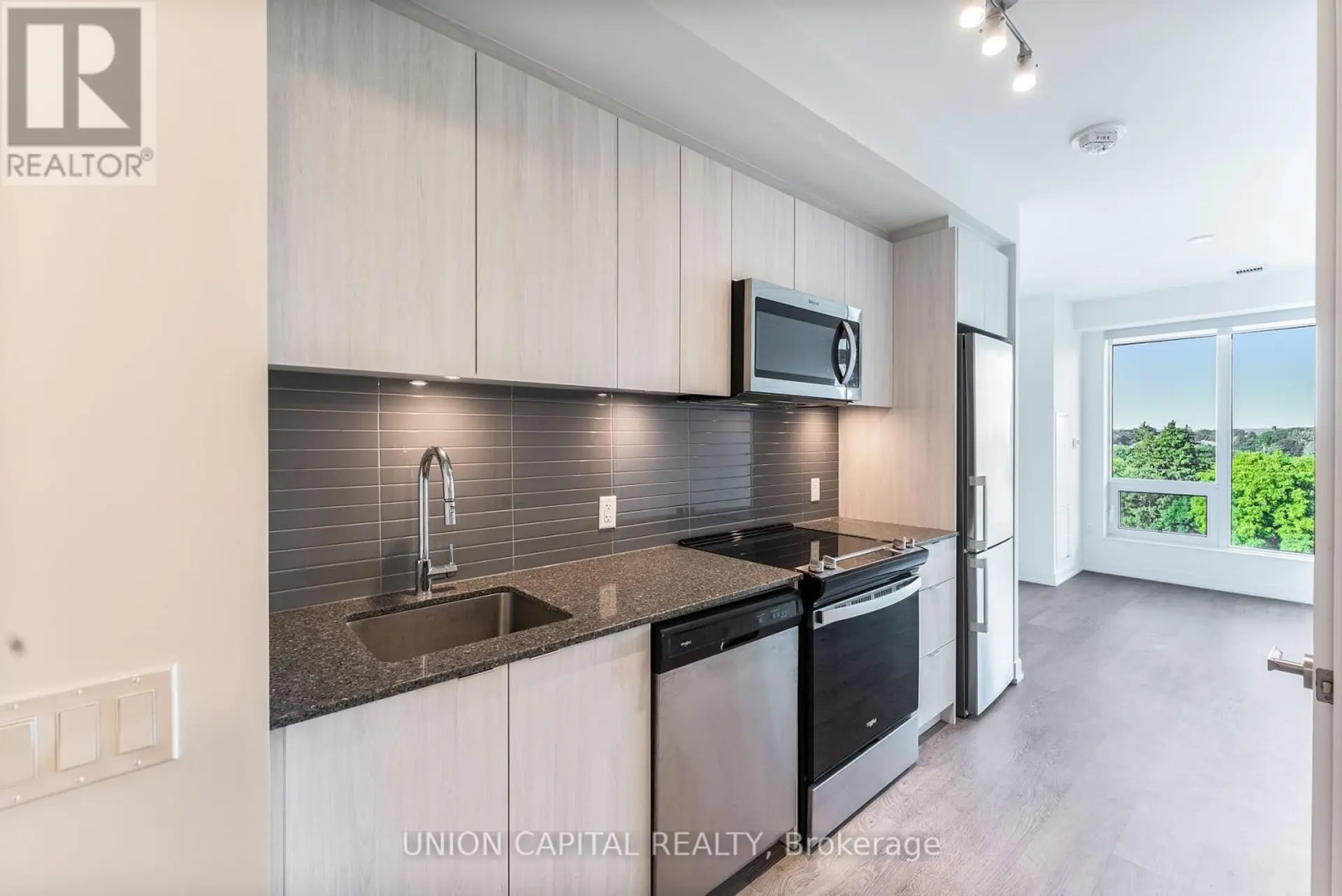 #601W 3 ROSEWATER STREET E - Image 6