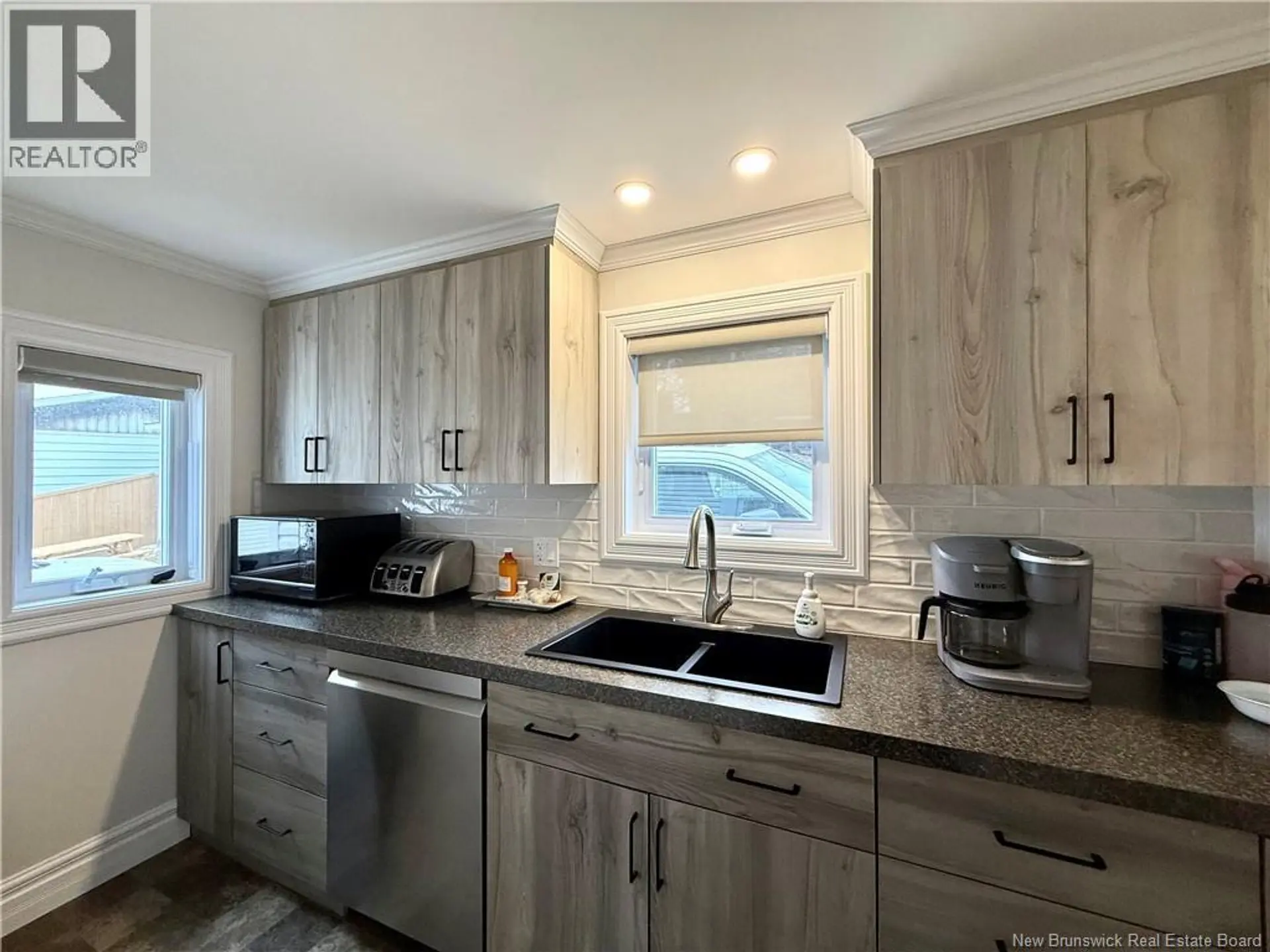 90 35E AVENUE - Image 8