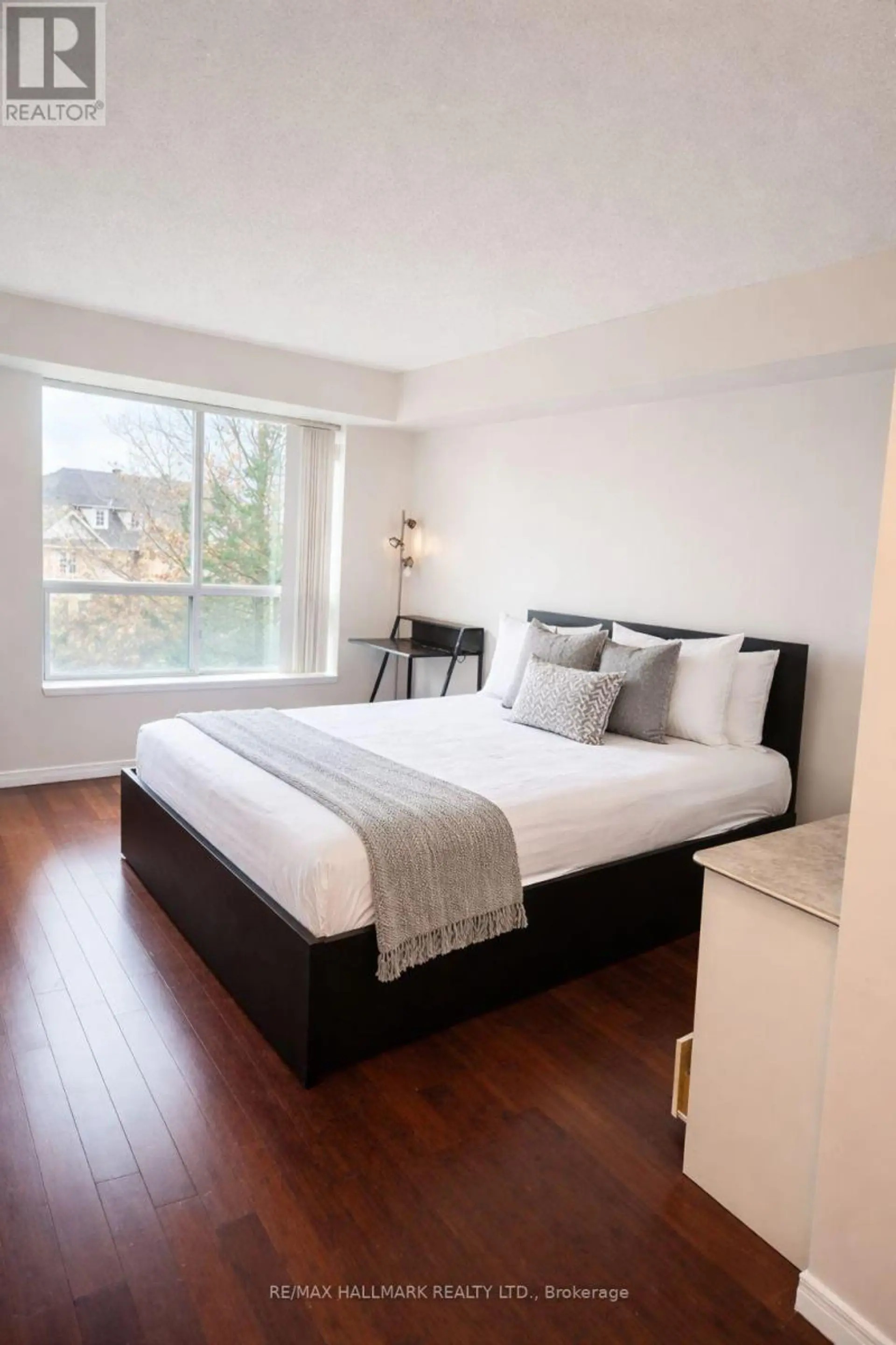 #215 3 ELLESMERE STREET - Image 4