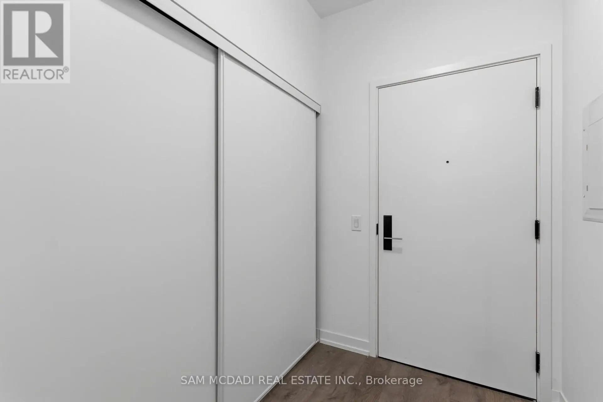 #PH01 270 DUFFERIN STREET - Image 13