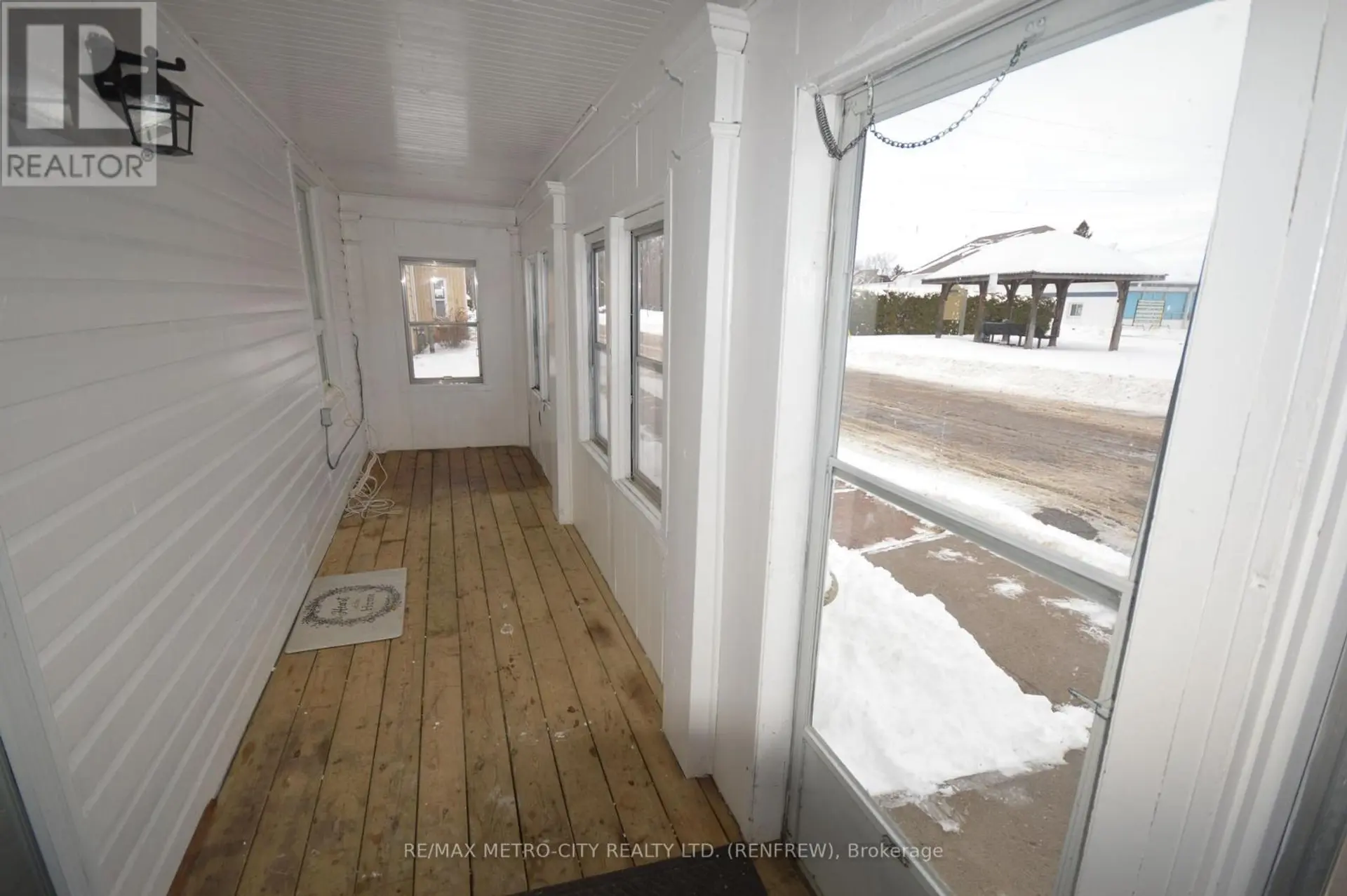 235 RENFREW AVENUE W - Image 13